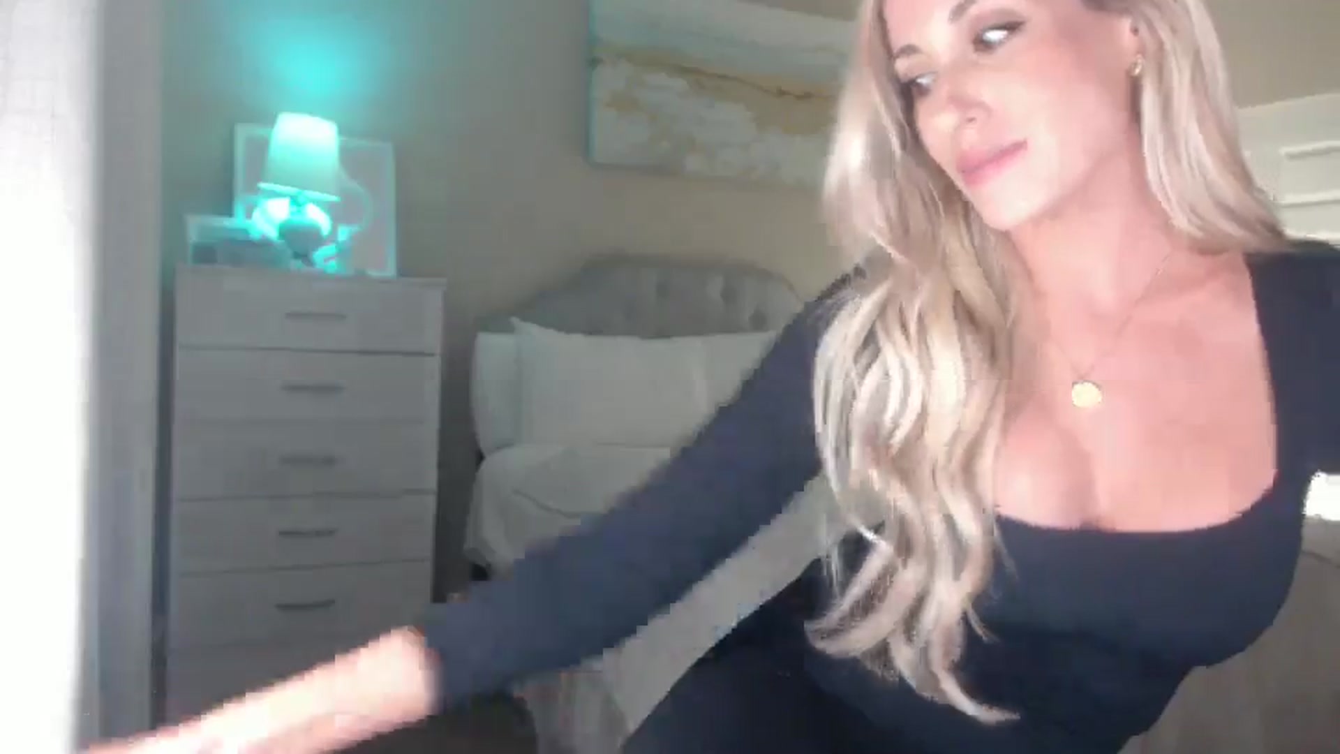 Gallery image thumbnail from Queen_bambii's myfreecams stream on, 08/15/2025, 07:09 image 3 of 20