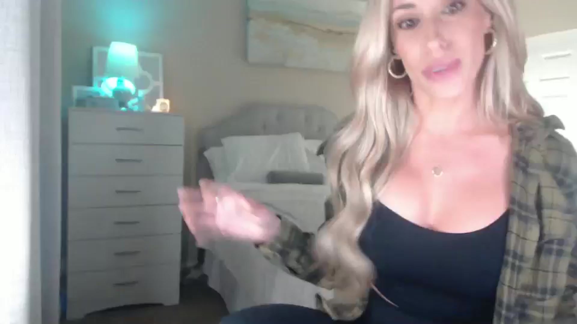Gallery image thumbnail from Queen_bambii's myfreecams stream on, 08/17/2025, 07:00 image 1 of 20