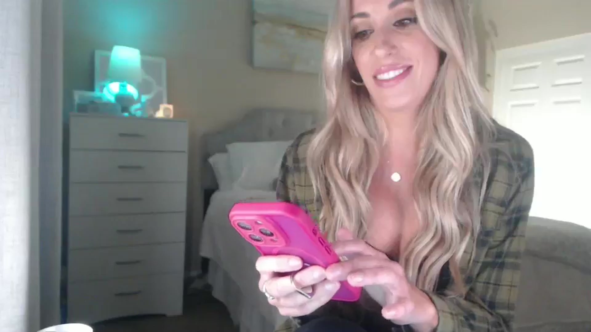 Gallery image thumbnail from Queen_bambii's myfreecams stream on, 08/17/2025, 07:00 image 3 of 20