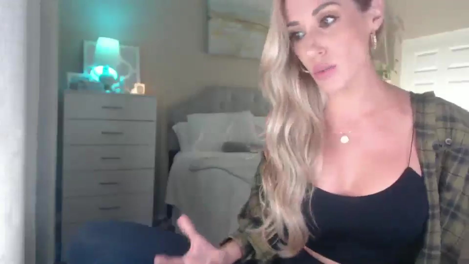 Gallery image thumbnail from Queen_bambii's myfreecams stream on, 08/17/2025, 07:00 image 10 of 20