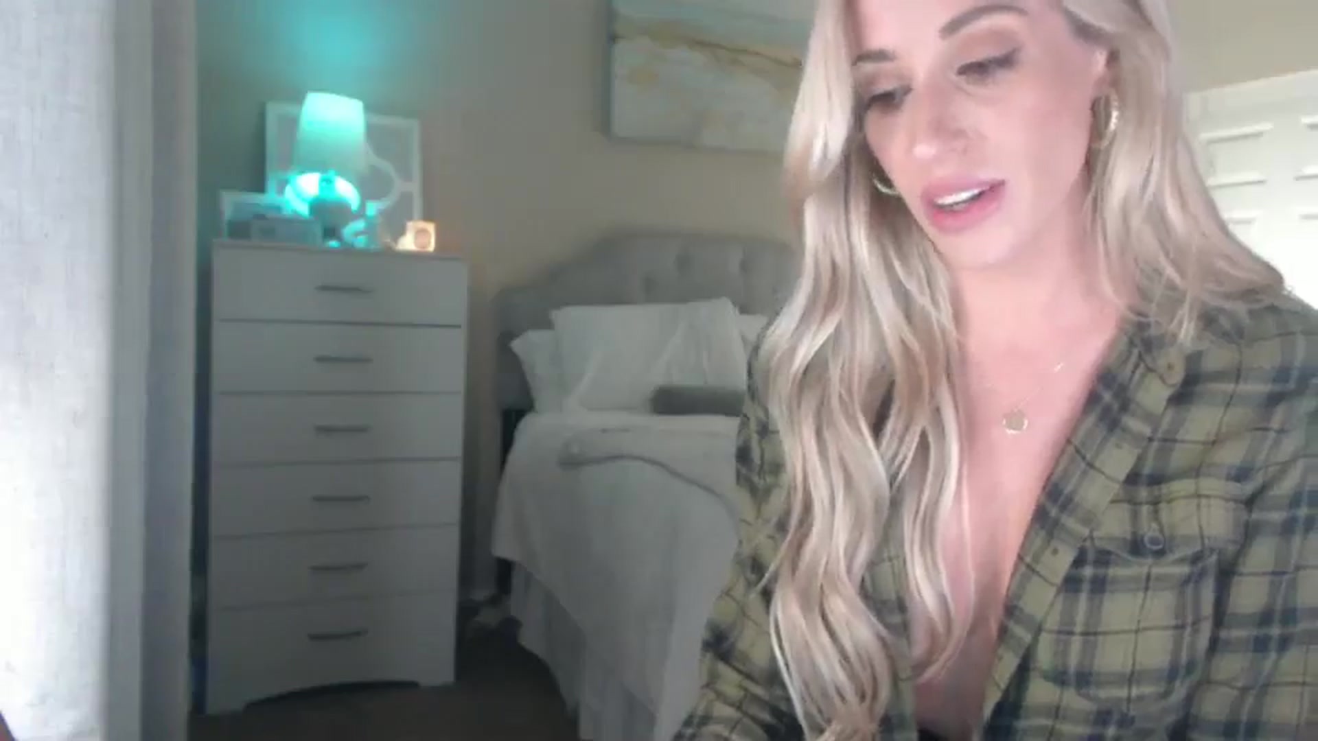 Gallery image thumbnail from Queen_bambii's myfreecams stream on, 08/17/2025, 07:00 image 20 of 20