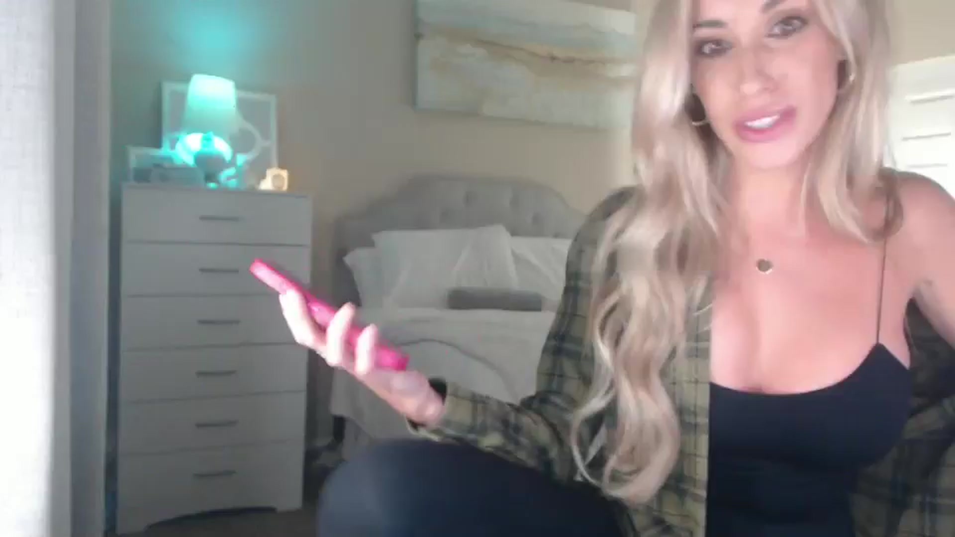 Gallery image thumbnail from Queen_bambii's myfreecams stream on, 08/17/2025, 07:00 image 5 of 20