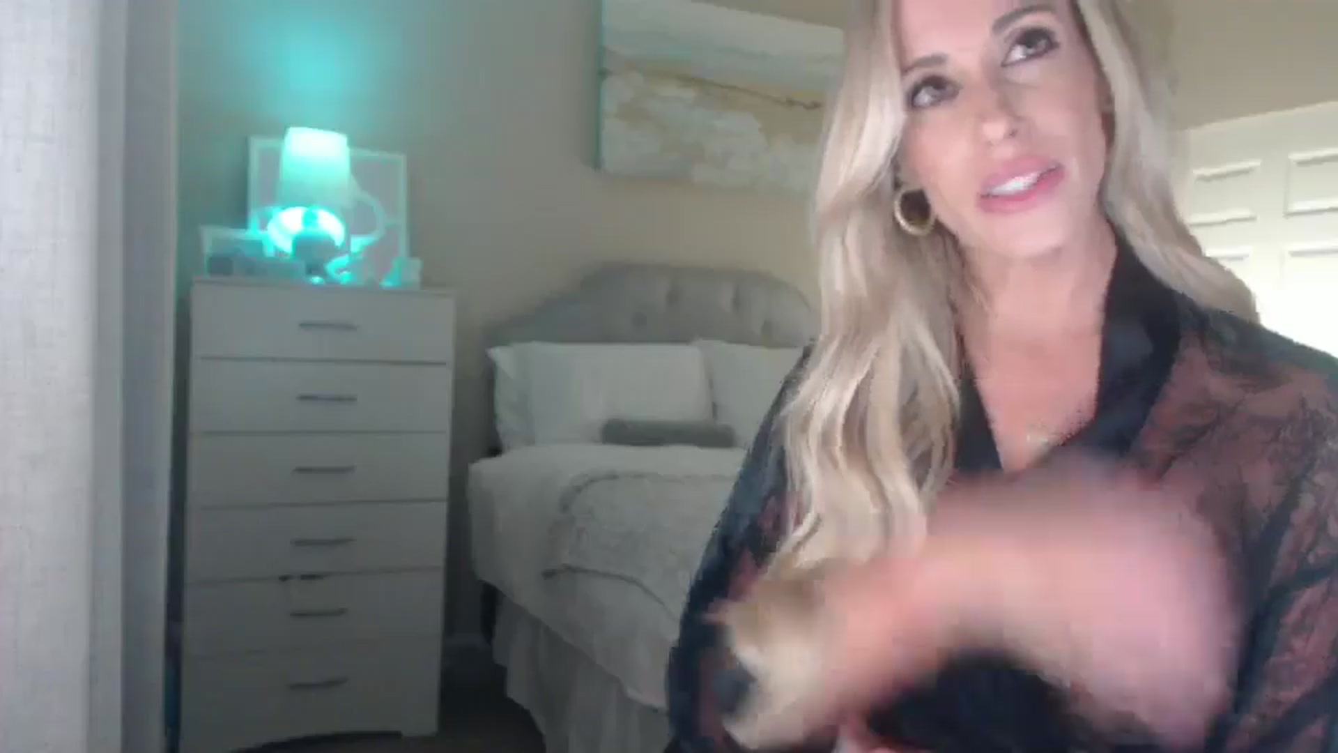 Gallery image thumbnail from Queen_bambii's myfreecams stream on, 08/20/2025, 07:13 image 11 of 20