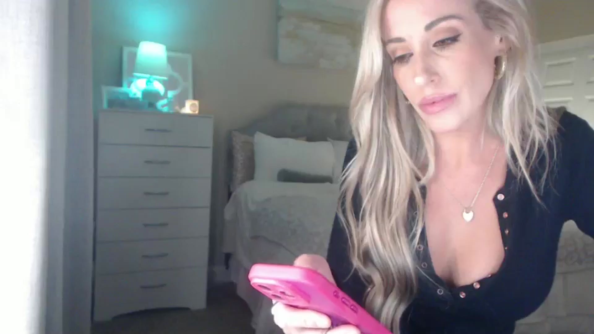 Gallery image thumbnail from Queen_bambii's myfreecams stream on, 08/23/2025, 05:24 image 16 of 20