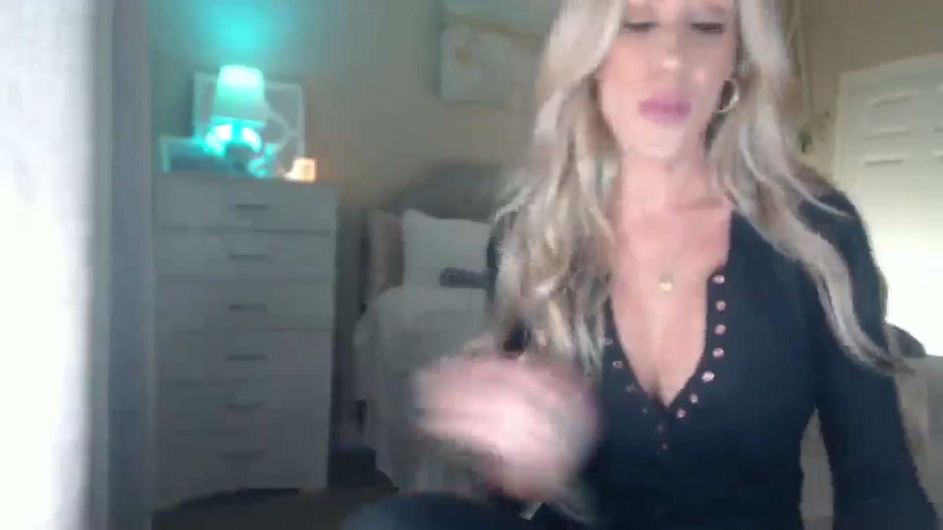 Gallery image thumbnail from Queen_bambii's myfreecams stream on, 08/23/2025, 05:24 image 2 of 20