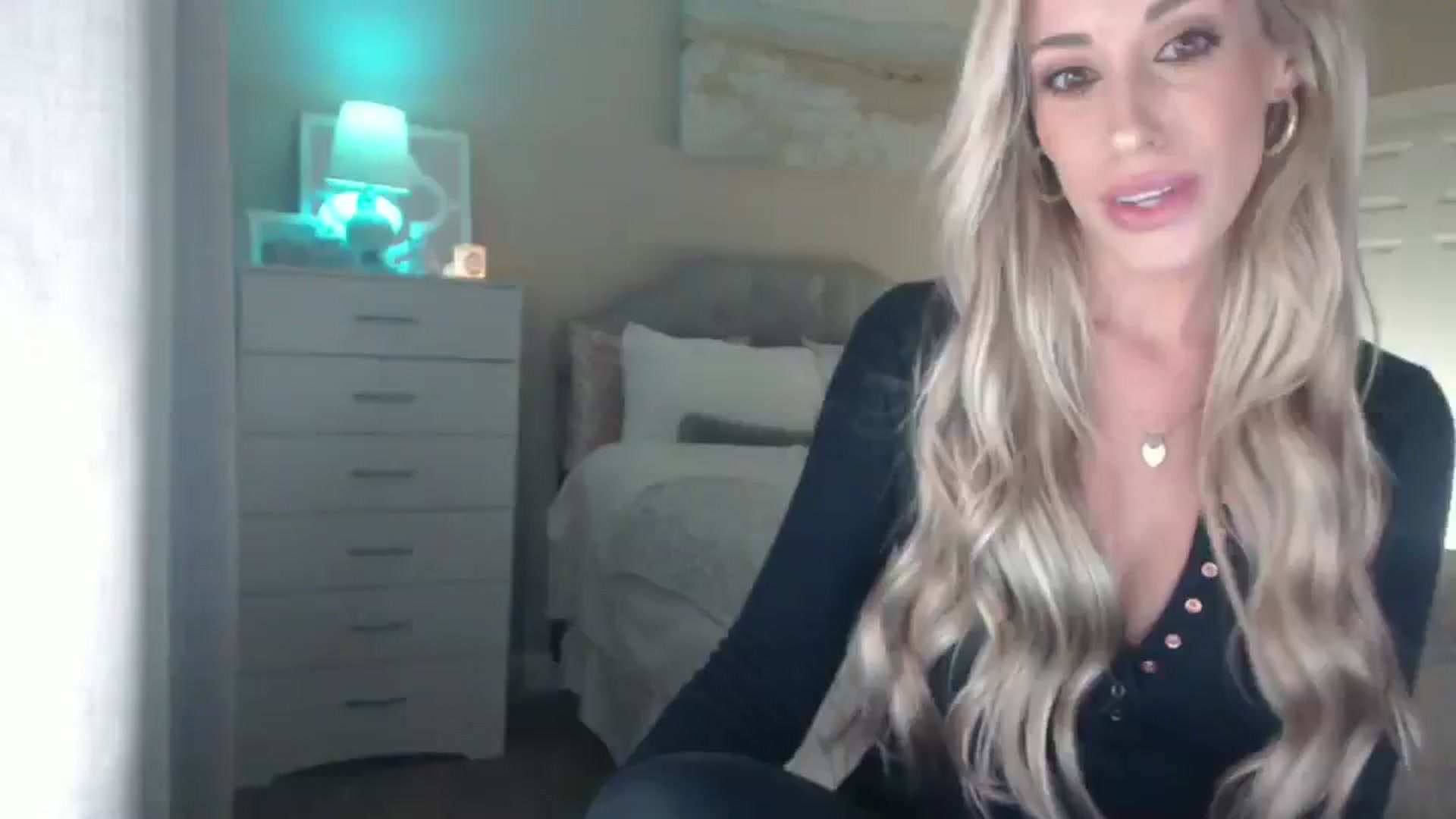Gallery image thumbnail from Queen_bambii's myfreecams stream on, 08/23/2025, 05:24 image 5 of 20