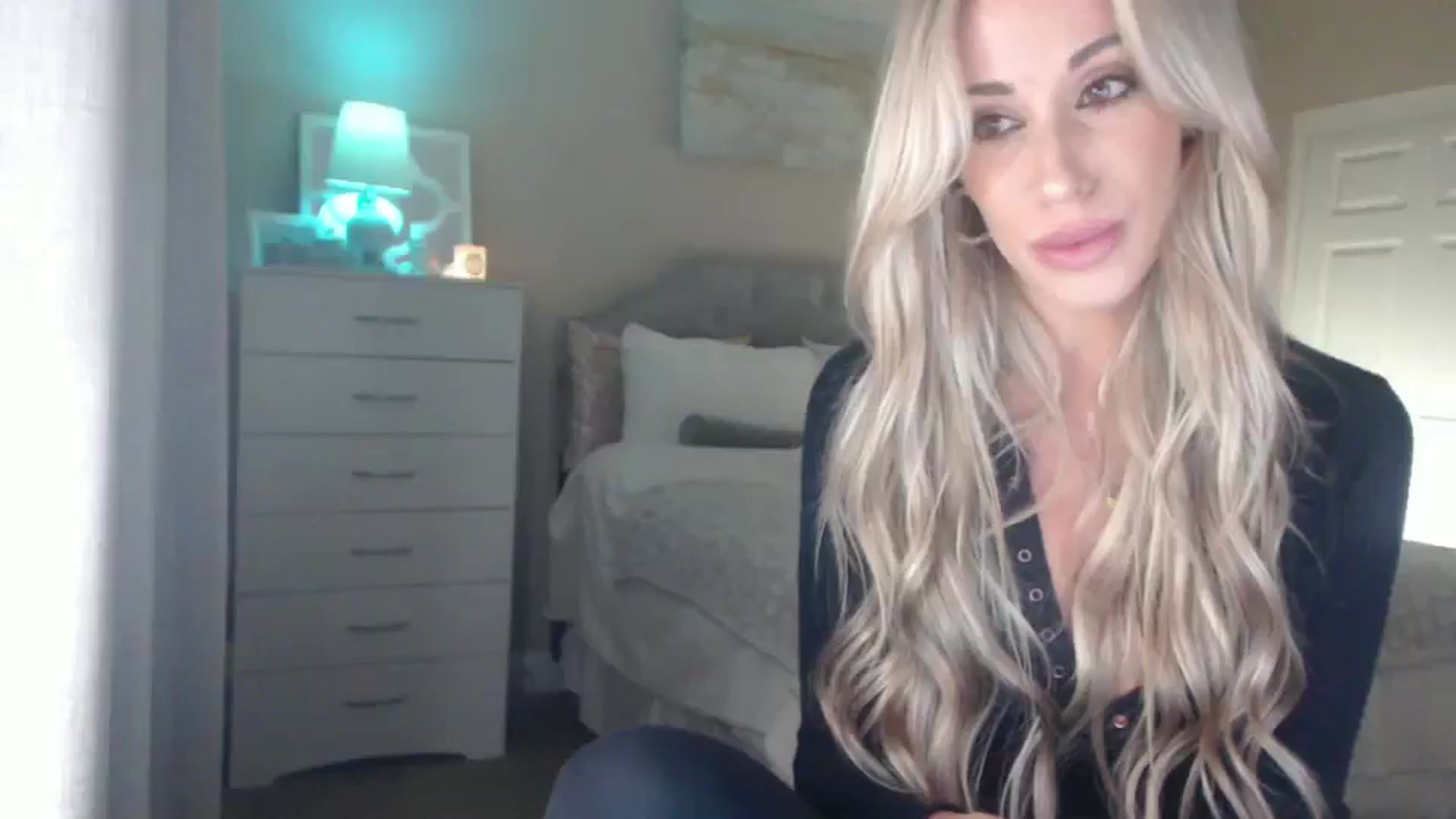 Gallery image thumbnail from Queen_bambii's myfreecams stream on, 08/23/2025, 05:24 image 17 of 20