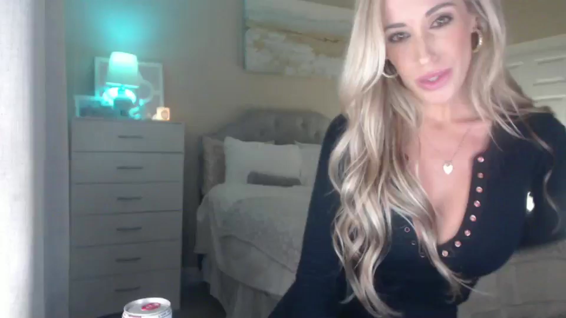 Gallery image thumbnail from Queen_bambii's myfreecams stream on, 08/23/2025, 07:40 image 11 of 20