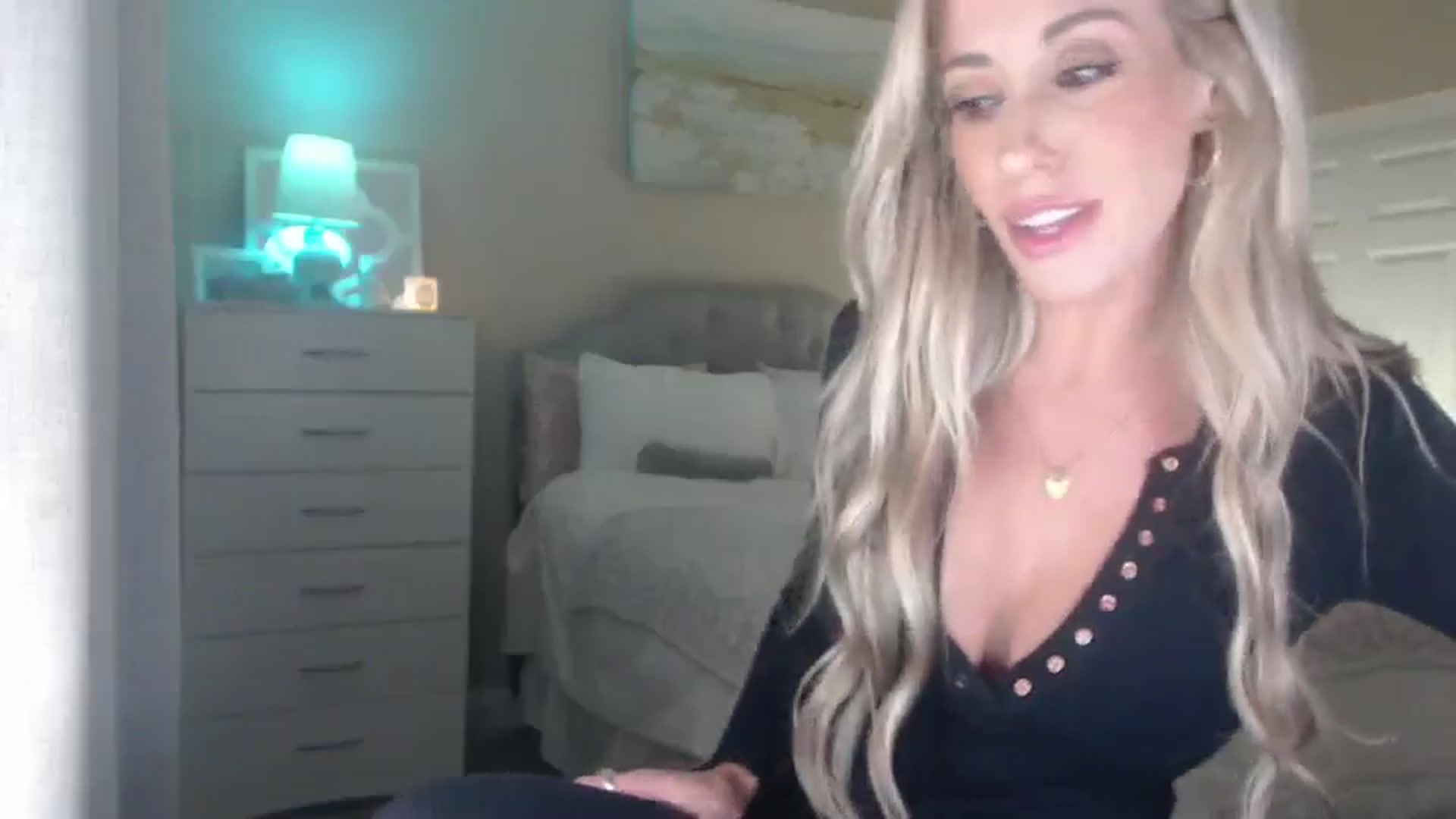 Gallery image thumbnail from Queen_bambii's myfreecams stream on, 08/23/2025, 07:40 image 5 of 20