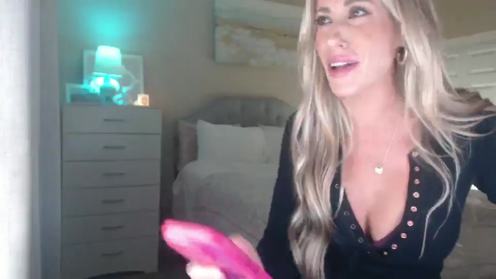 Gallery image thumbnail from Queen_bambii's myfreecams stream on, 08/23/2025, 07:40 image 14 of 20