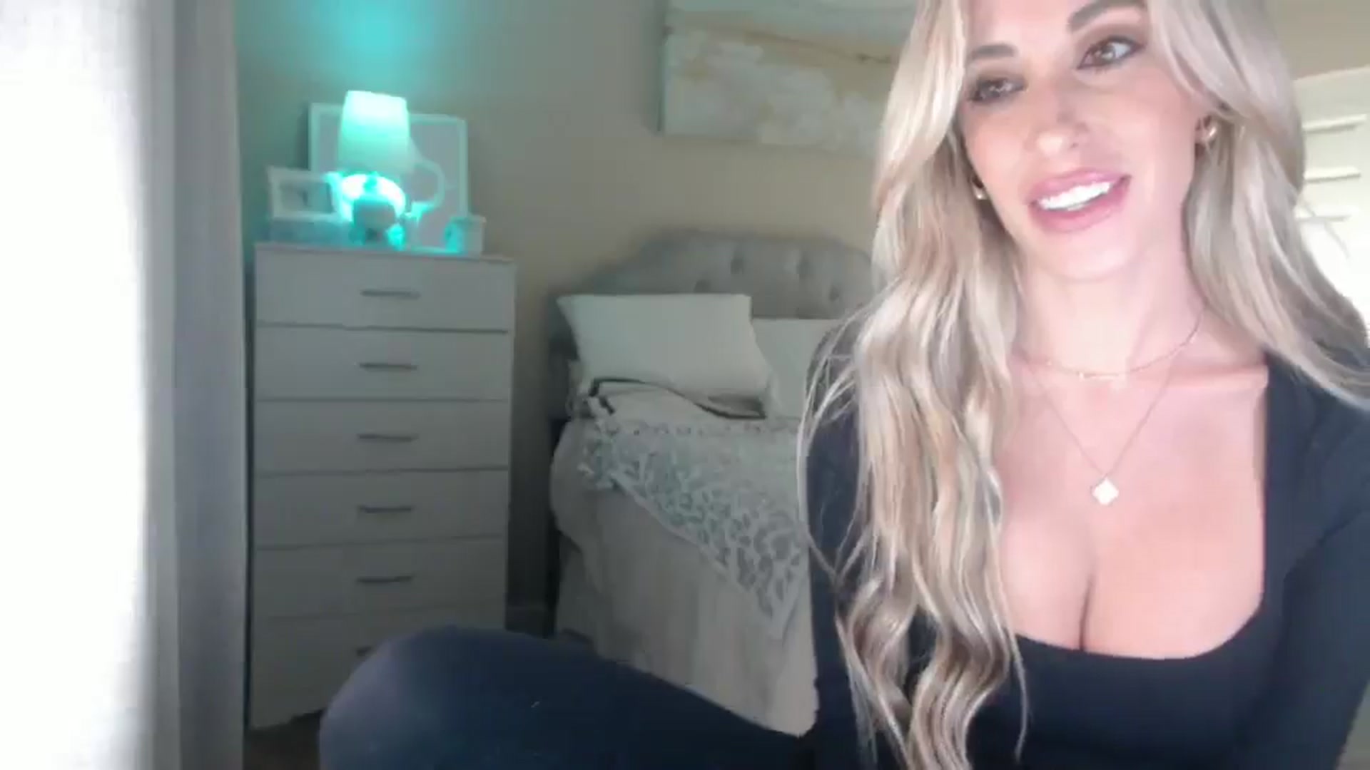 Gallery image thumbnail from Queen_bambii's myfreecams stream on, 09/09/2025, 06:49 image 15 of 20