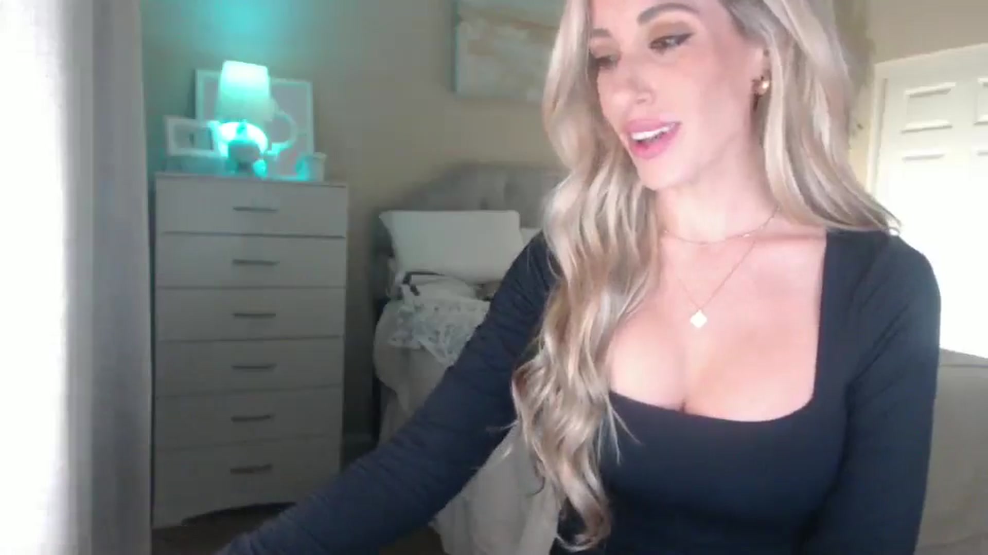 Gallery image thumbnail from Queen_bambii's myfreecams stream on, 09/09/2025, 06:49 image 11 of 20