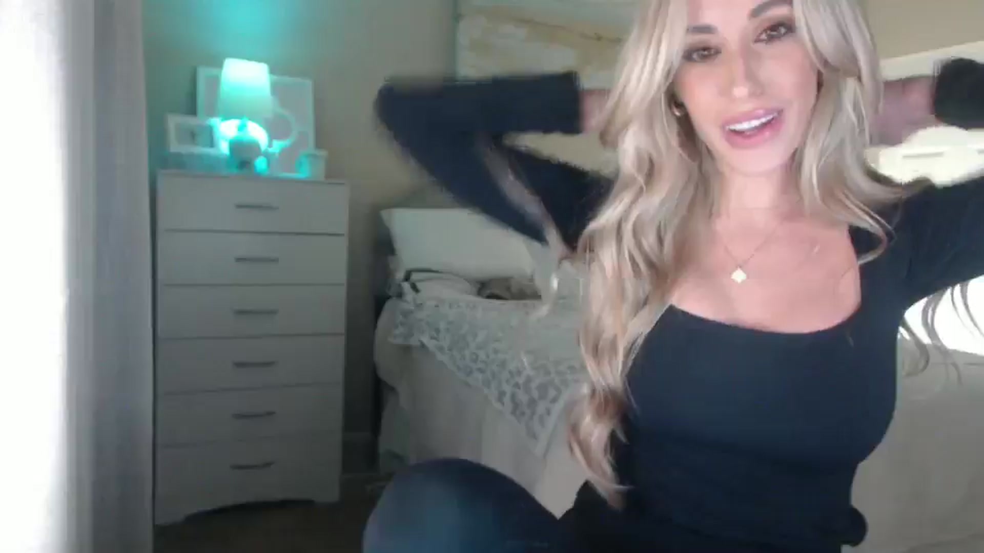 Gallery image thumbnail from Queen_bambii's myfreecams stream on, 09/09/2025, 06:49 image 5 of 20