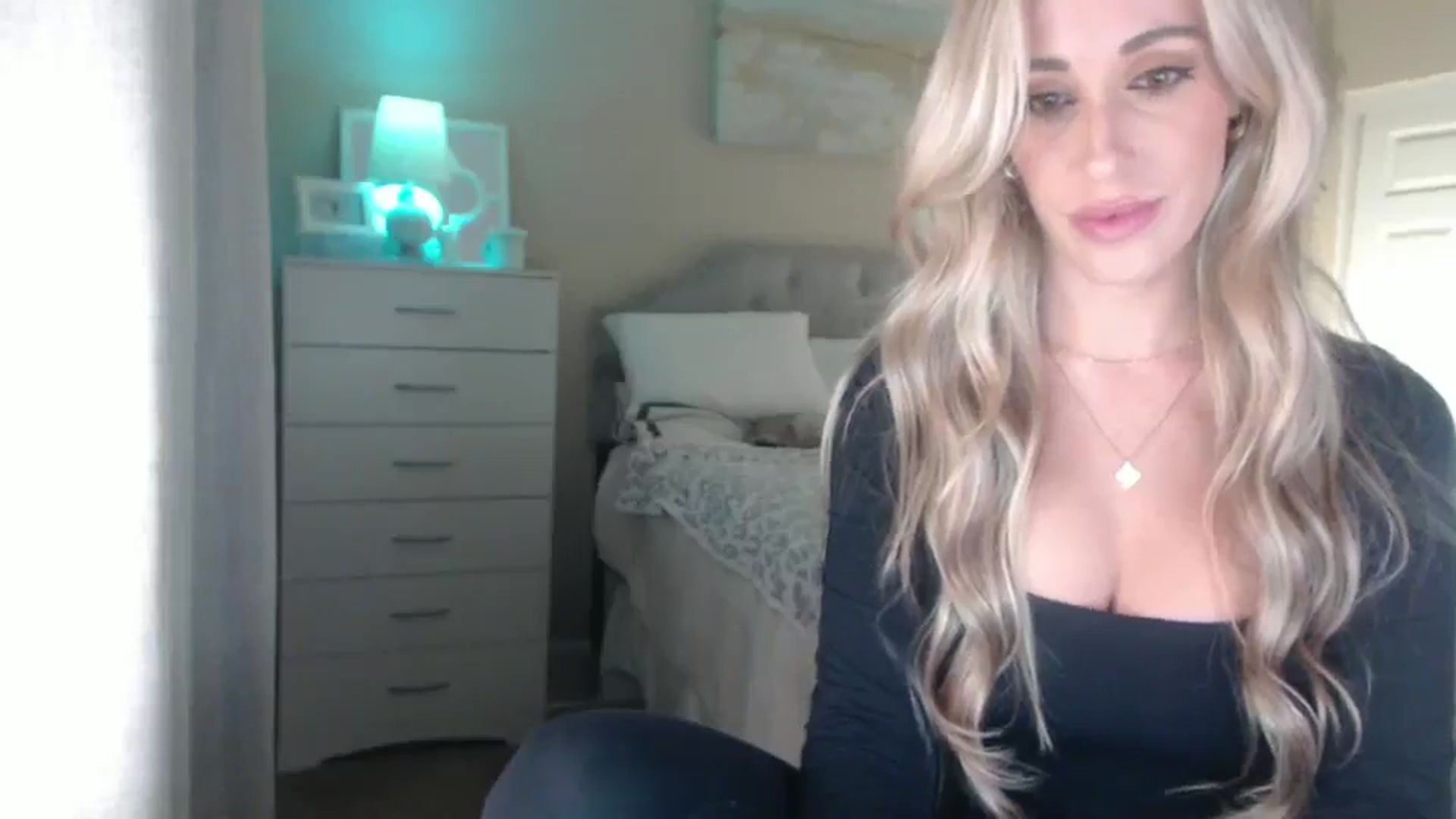 Gallery image thumbnail from Queen_bambii's myfreecams stream on, 09/09/2025, 06:49 image 12 of 20
