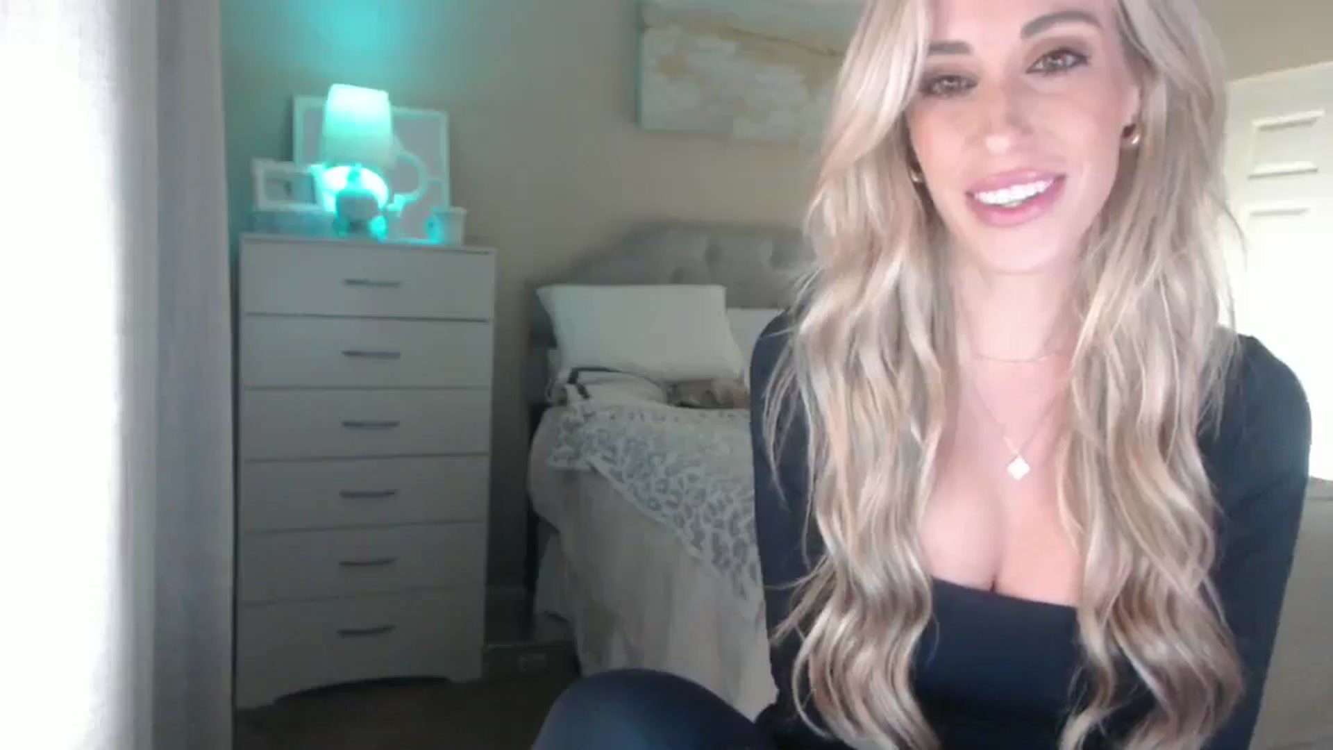 Gallery image thumbnail from Queen_bambii's myfreecams stream on, 09/09/2025, 06:49 image 10 of 20