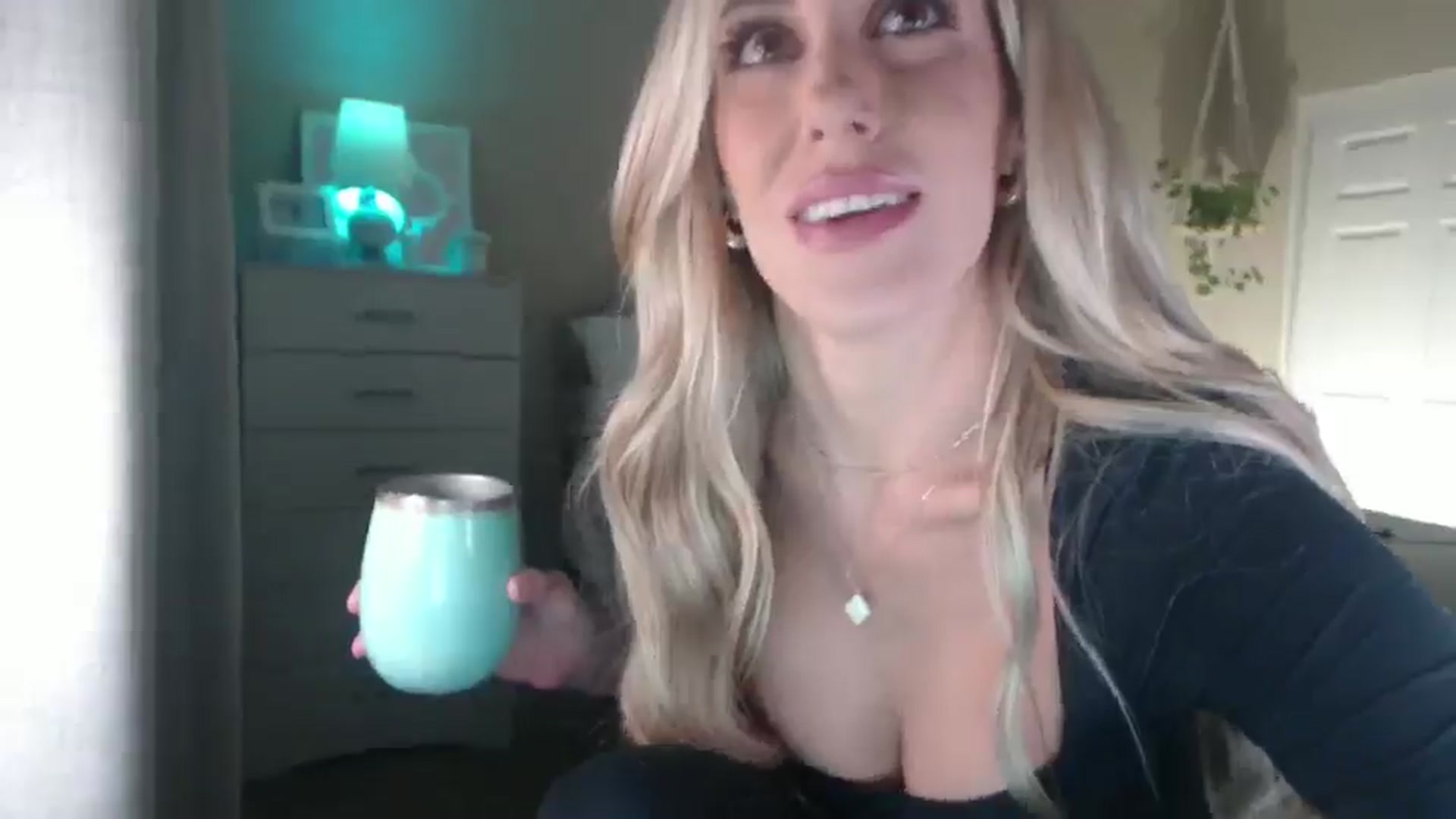 Gallery image thumbnail from Queen_bambii's myfreecams stream on, 09/09/2025, 06:49 image 4 of 20