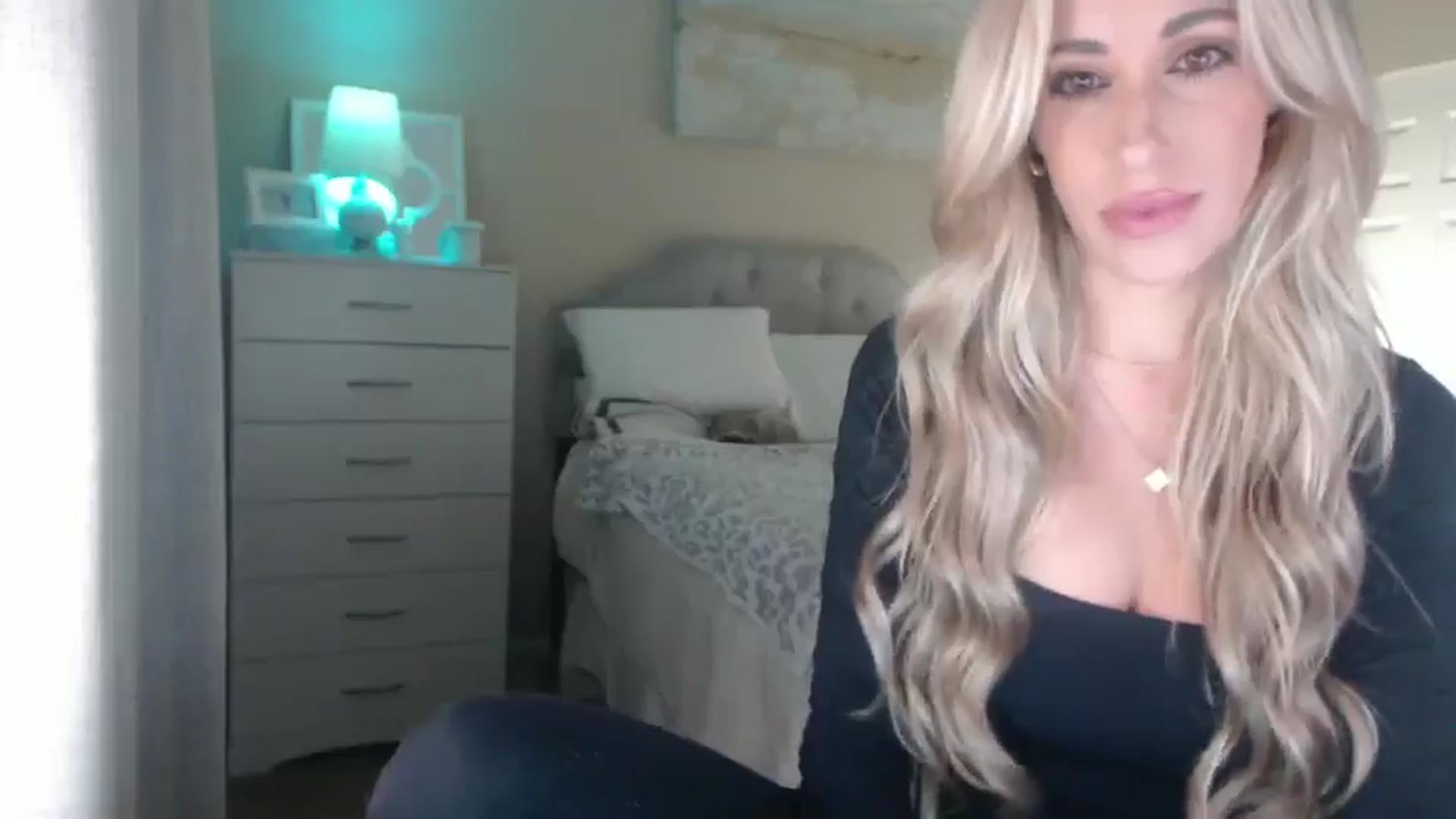 Gallery image thumbnail from Queen_bambii's myfreecams stream on, 09/09/2025, 06:49 image 6 of 20