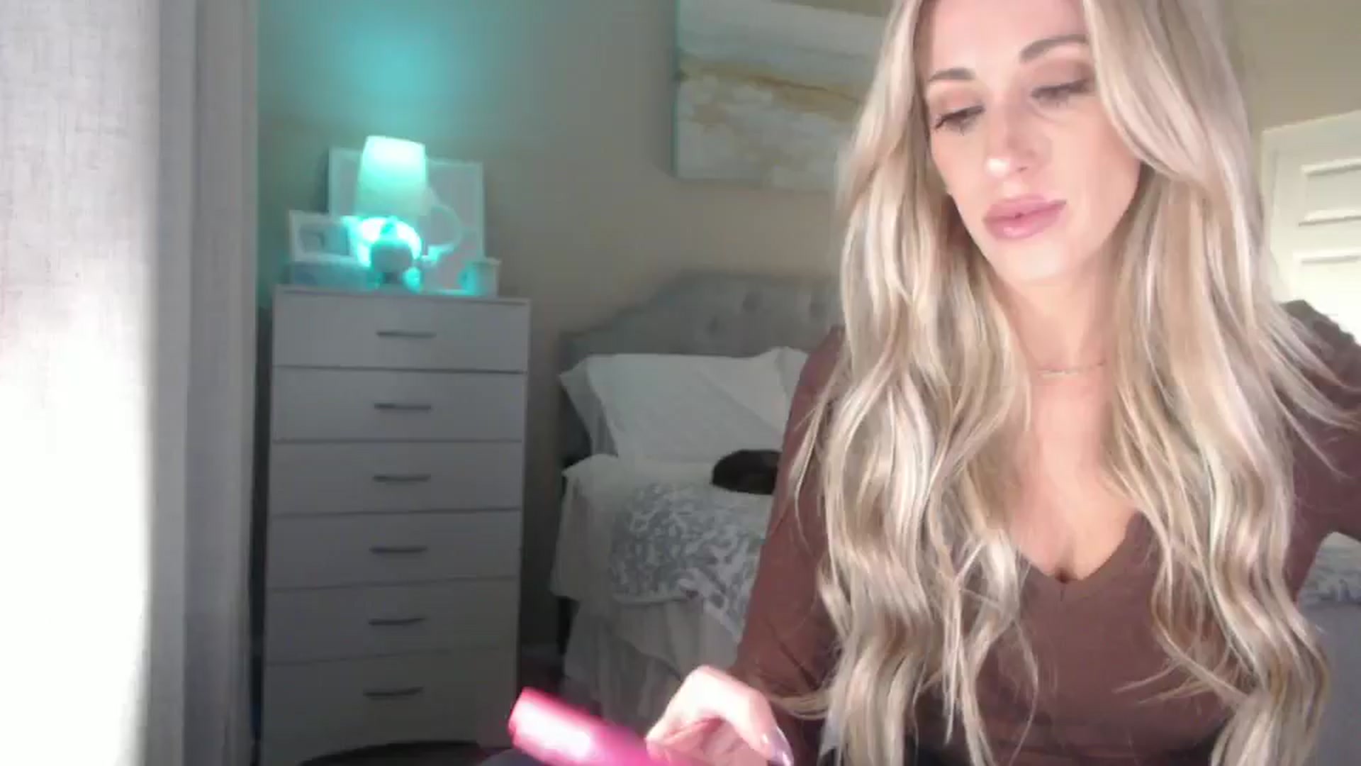 Gallery image thumbnail from Queen_bambii's myfreecams stream on, 09/16/2025, 05:58 image 16 of 20