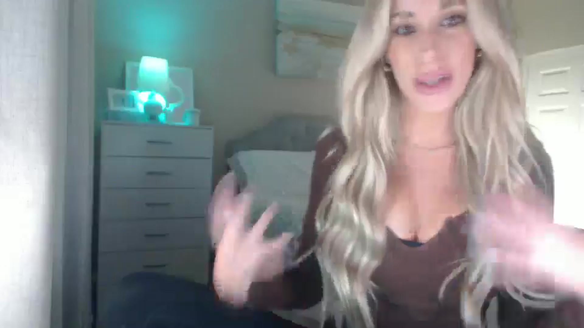 Gallery image thumbnail from Queen_bambii's myfreecams stream on, 09/16/2025, 06:44 image 10 of 20