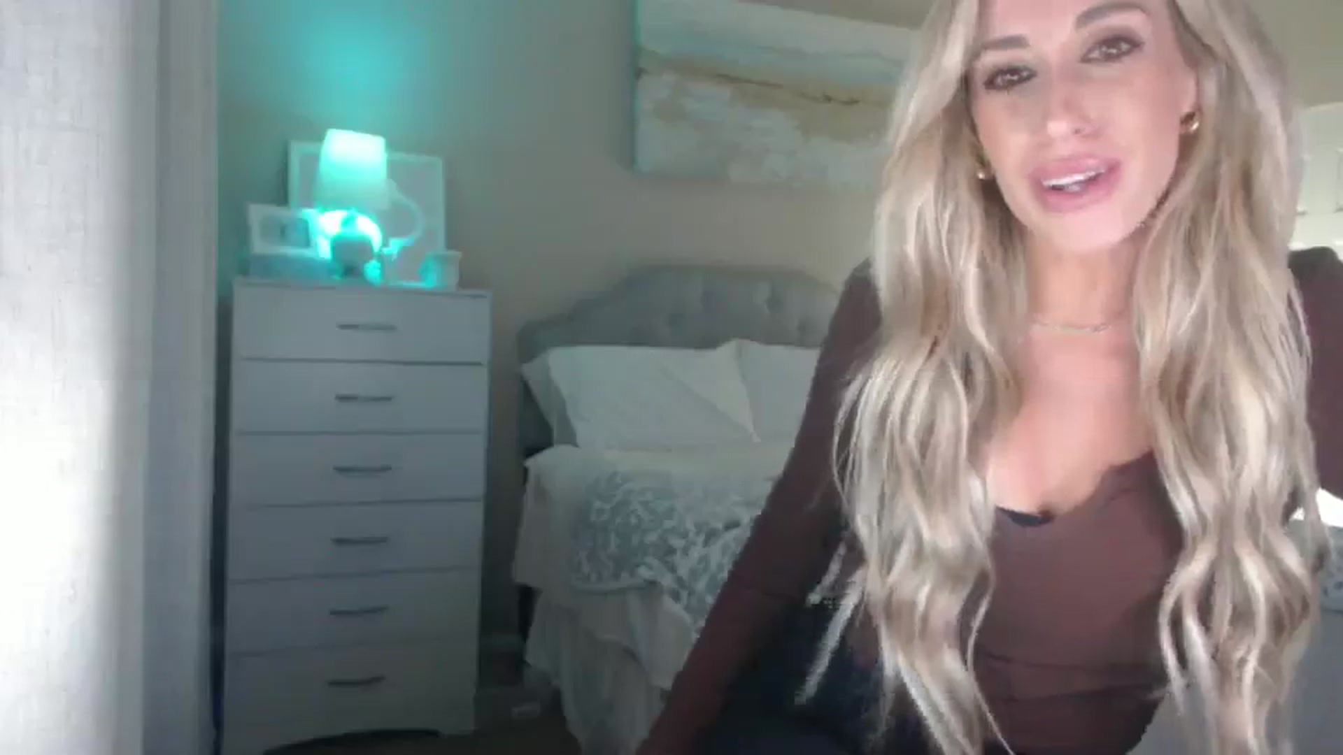 Gallery image thumbnail from Queen_bambii's myfreecams stream on, 09/16/2025, 06:44 image 8 of 20