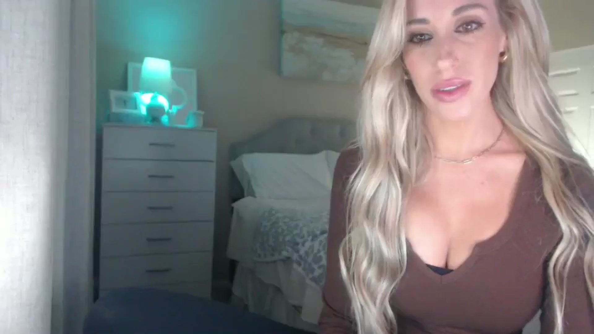 Gallery image thumbnail from Queen_bambii's myfreecams stream on, 09/16/2025, 06:44 image 5 of 20