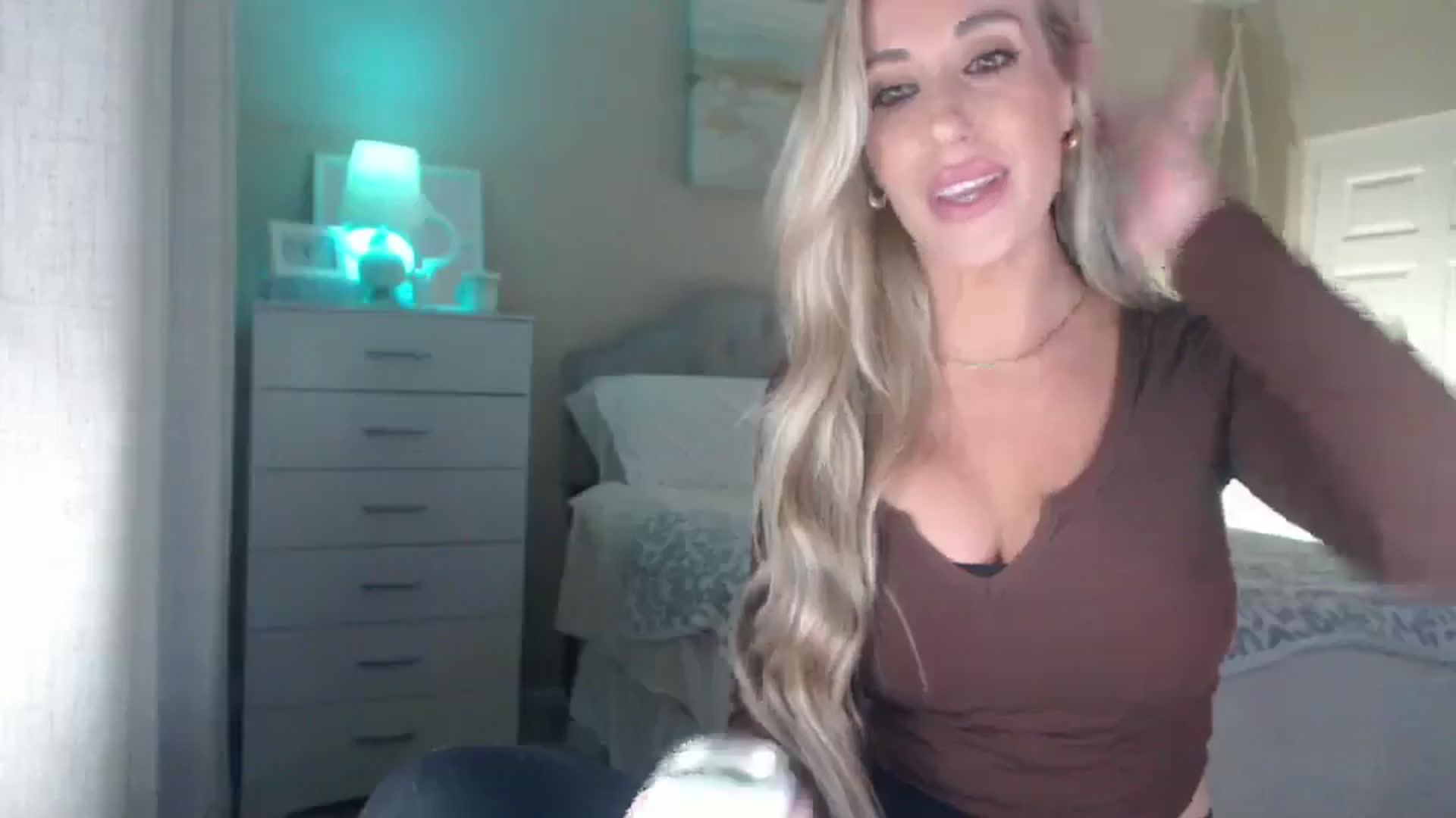Gallery image thumbnail from Queen_bambii's myfreecams stream on, 09/16/2025, 06:44 image 17 of 20