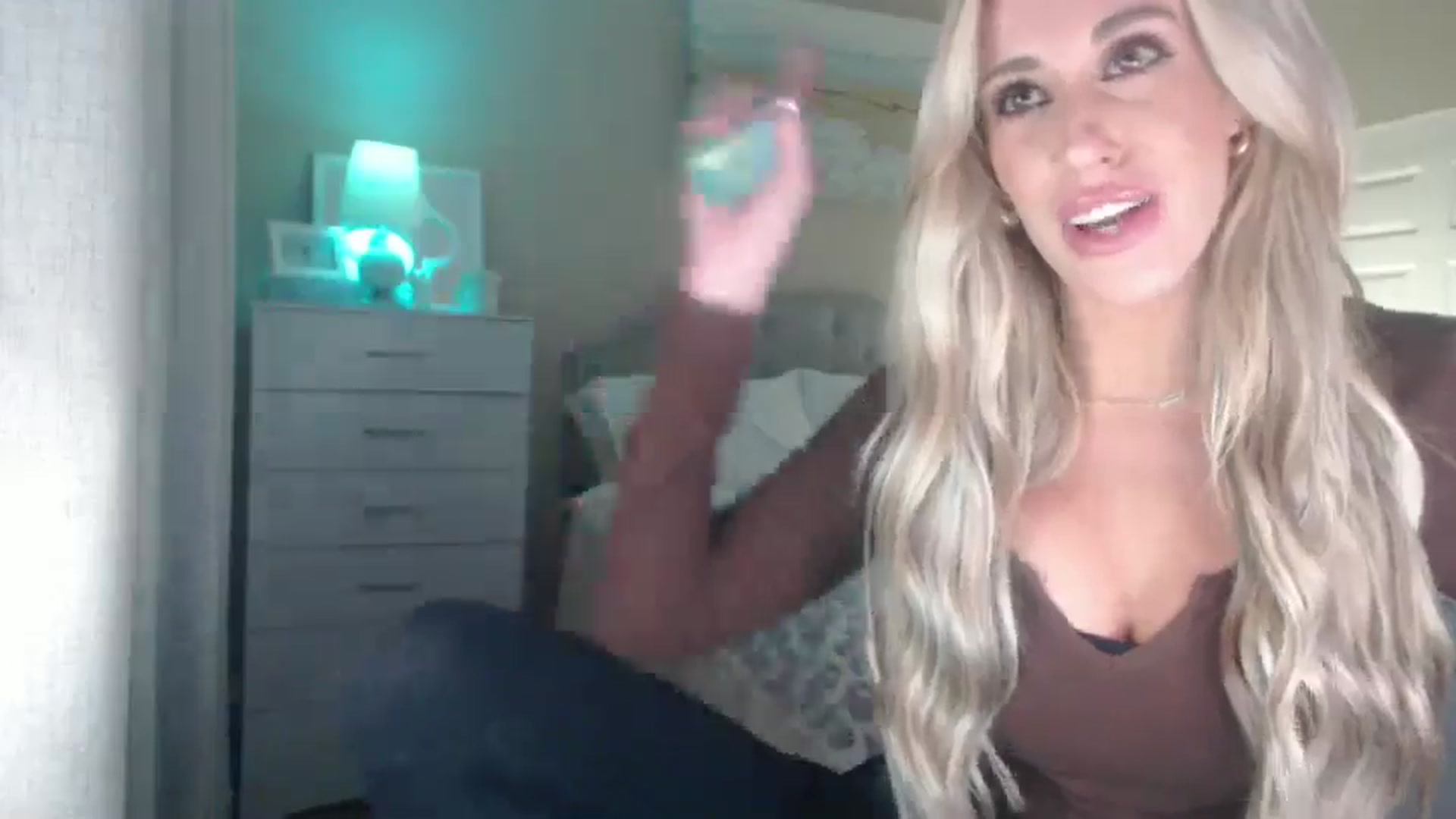 Gallery image thumbnail from Queen_bambii's myfreecams stream on, 09/16/2025, 06:44 image 3 of 20