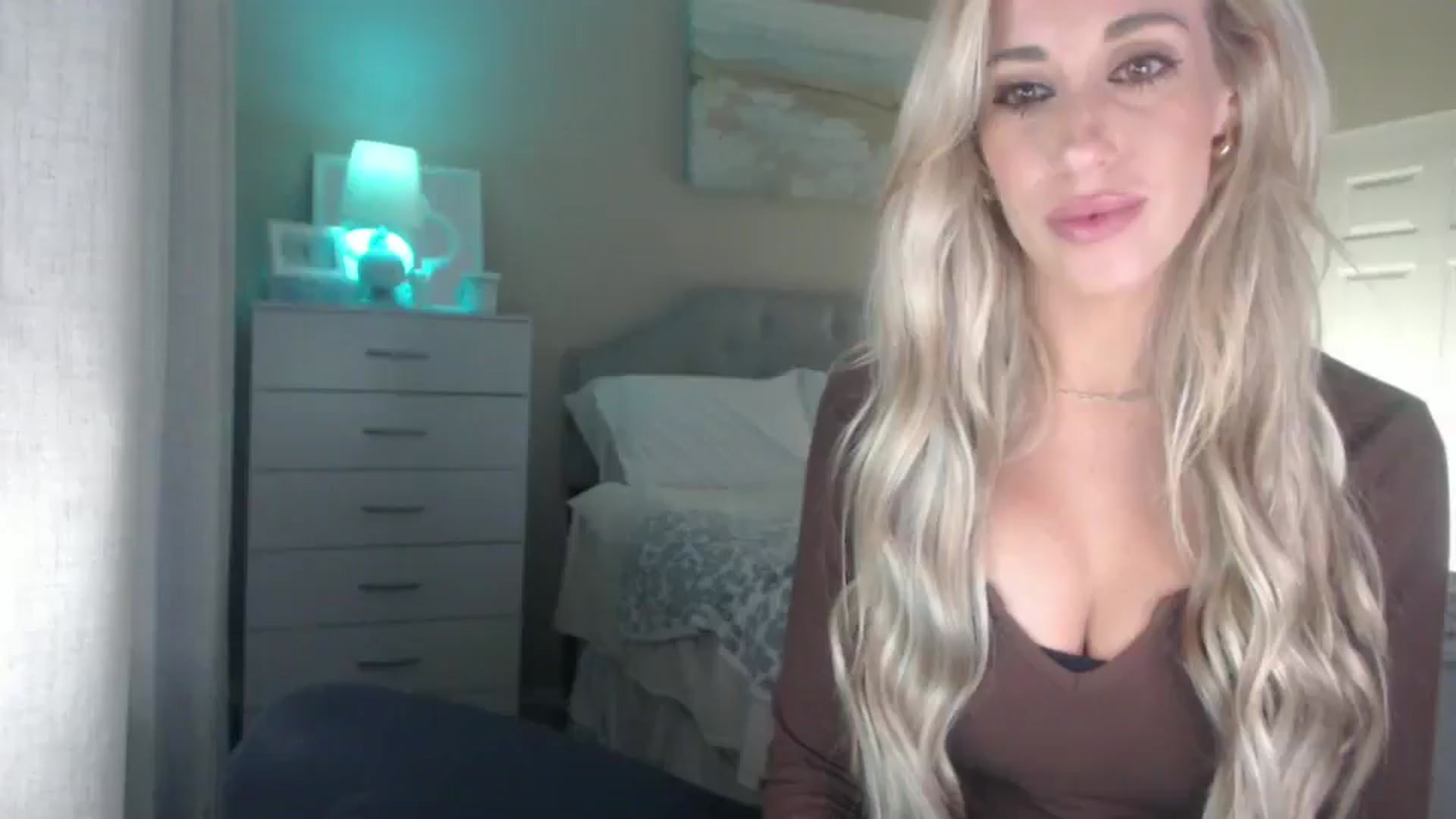Gallery image thumbnail from Queen_bambii's myfreecams stream on, 09/16/2025, 06:44 image 4 of 20