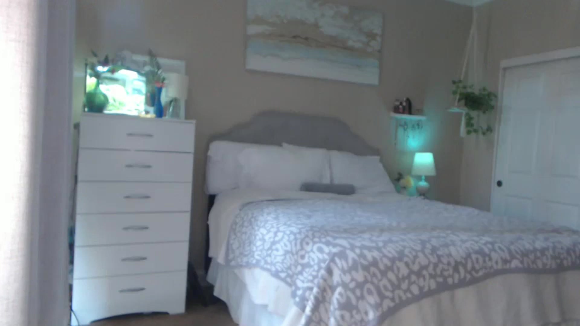 Gallery image thumbnail from Queen_bambii's myfreecams stream on, 10/10/2025, 21:03 image 6 of 20