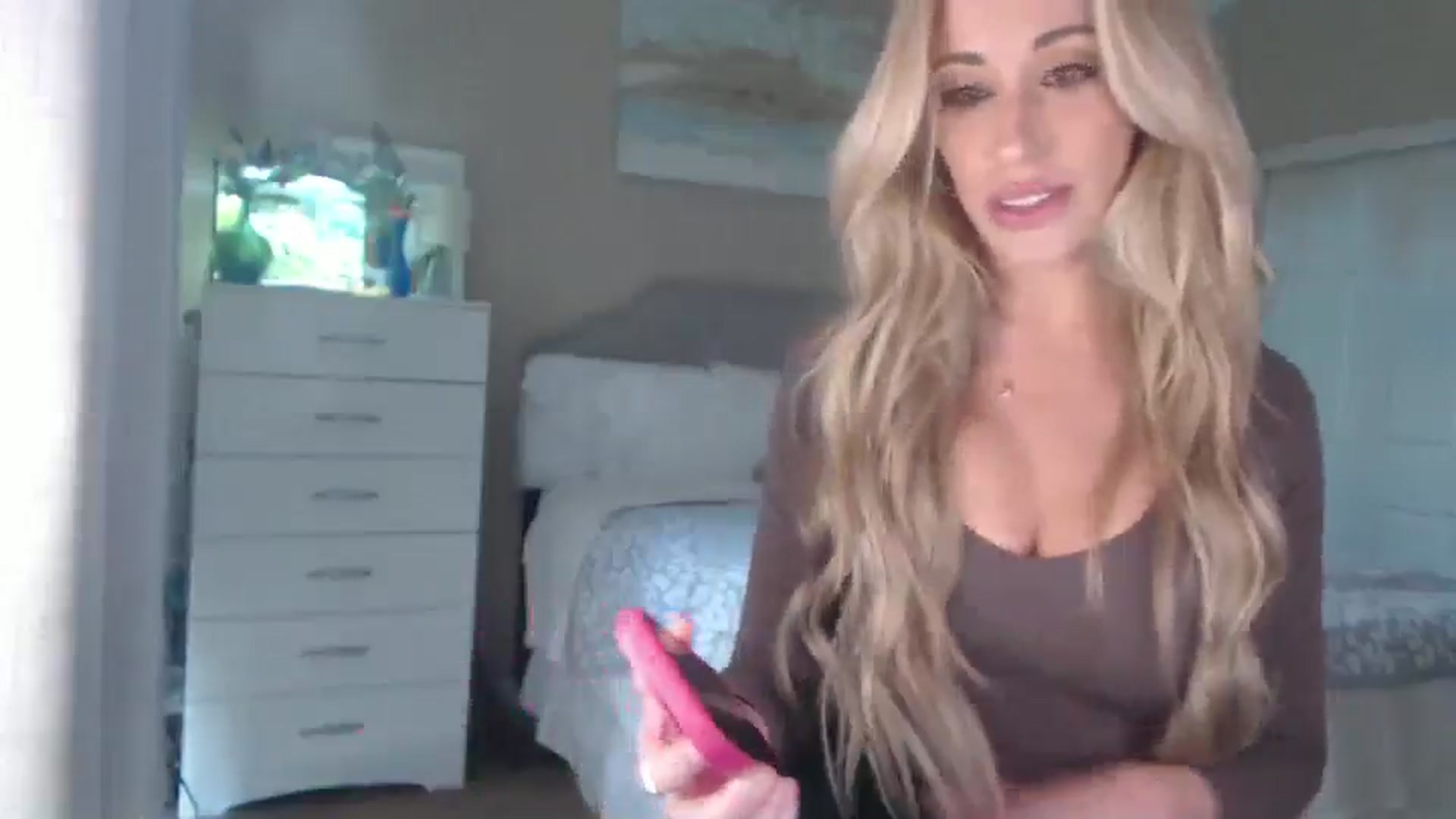 Gallery image thumbnail from Queen_bambii's myfreecams stream on, 10/10/2025, 21:03 image 11 of 20