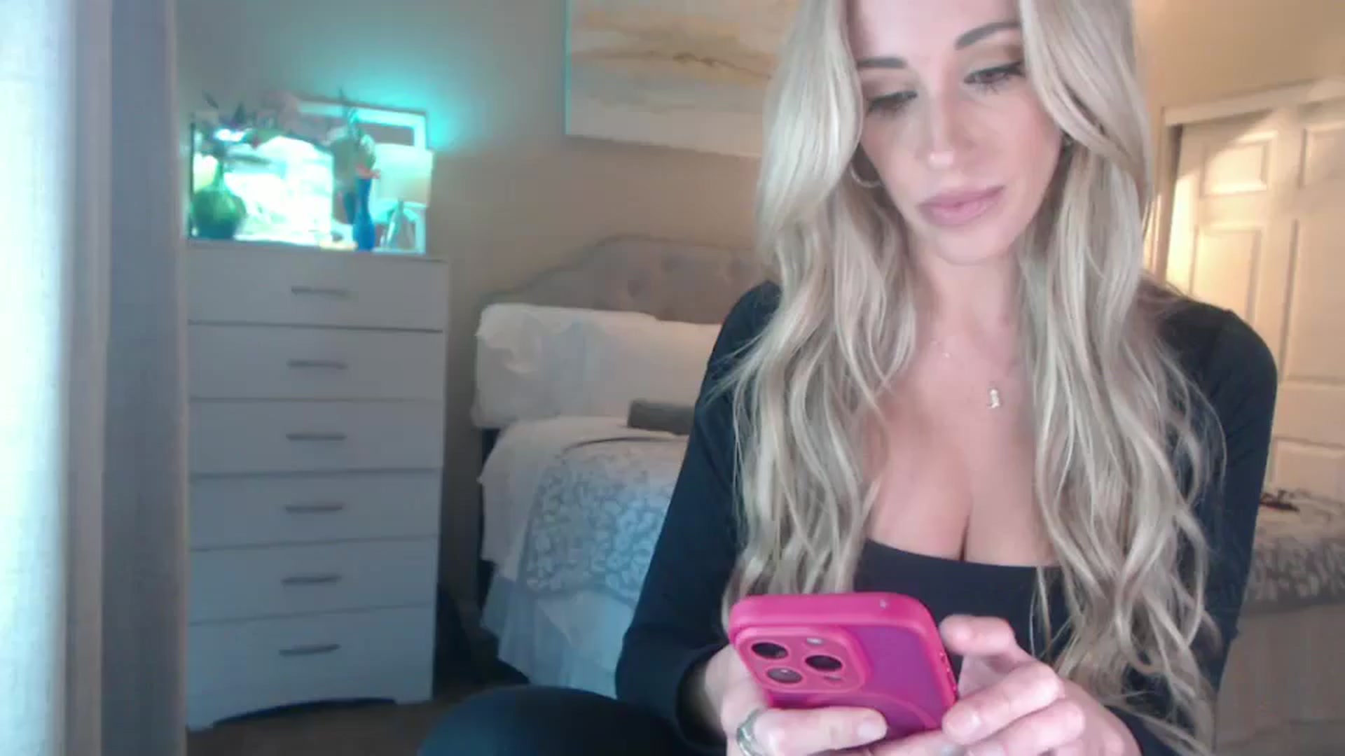 Gallery image thumbnail from Queen_bambii's myfreecams stream on, 10/11/2025, 24:00 image 12 of 20