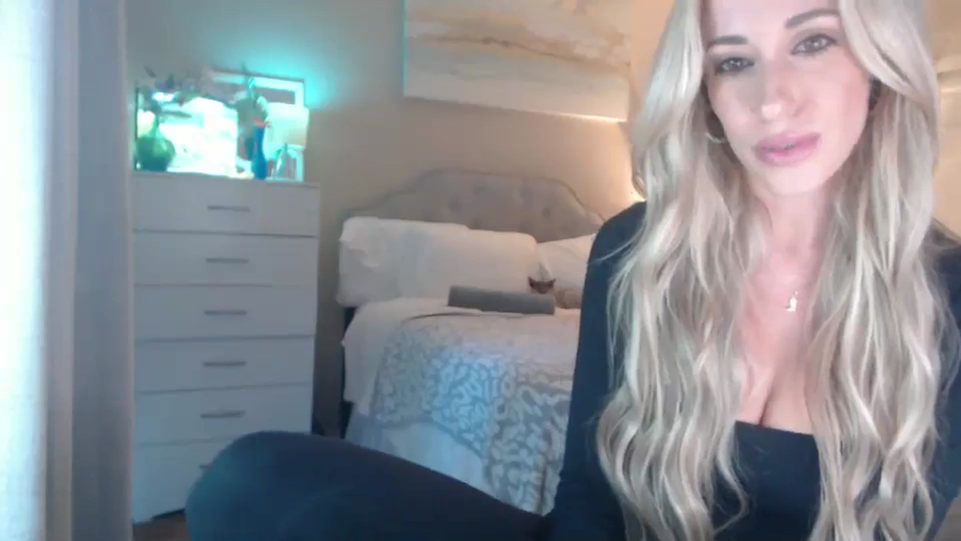Gallery image thumbnail from Queen_bambii's myfreecams stream on, 10/11/2025, 24:00 image 10 of 20