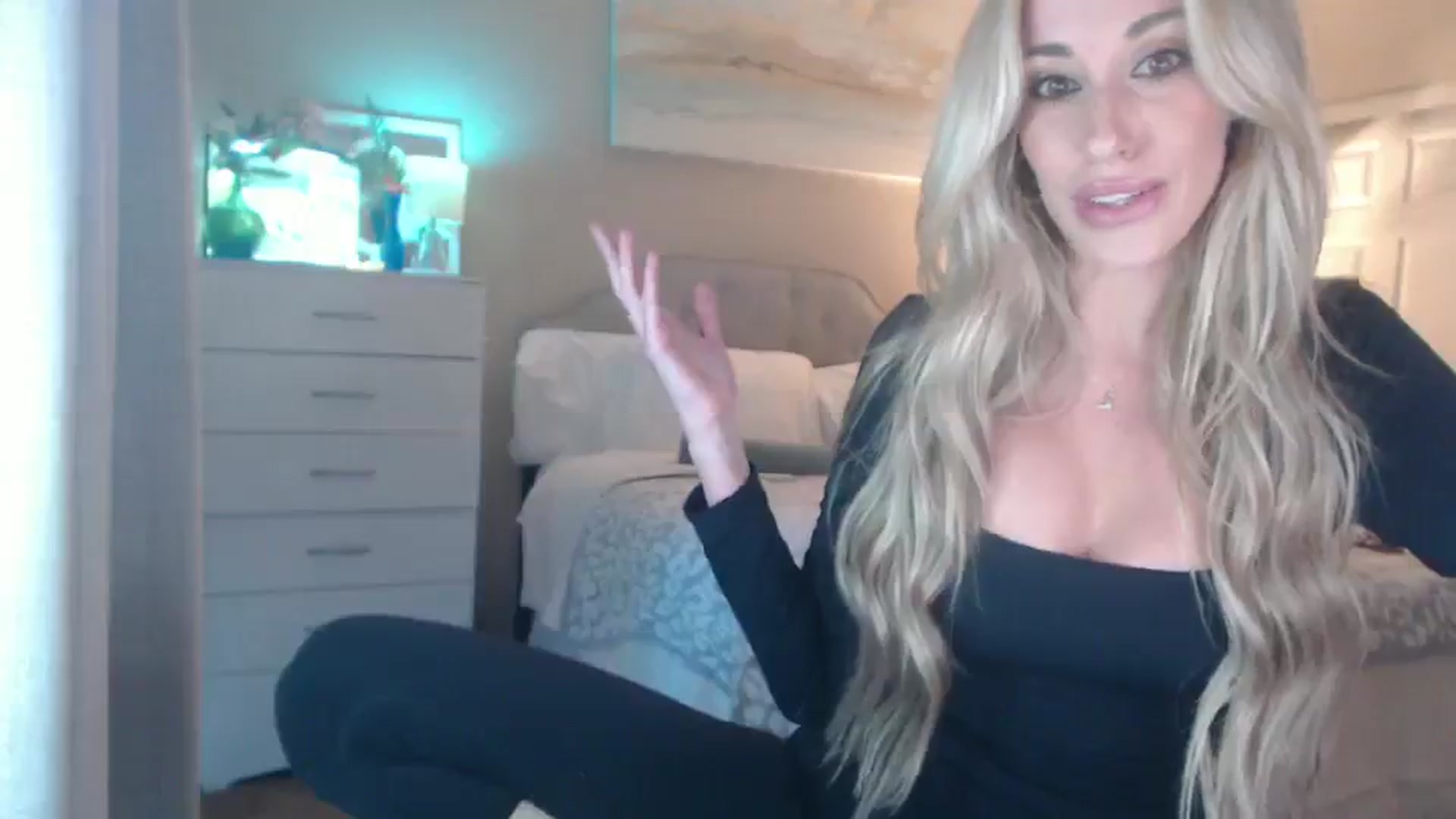 Gallery image thumbnail from Queen_bambii's myfreecams stream on, 10/11/2025, 24:00 image 20 of 20