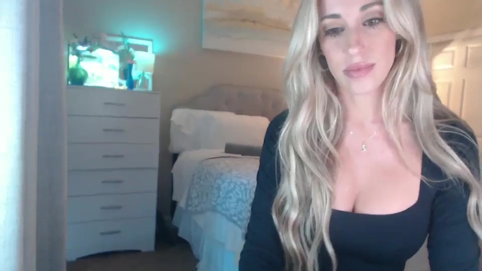 Gallery image thumbnail from Queen_bambii's myfreecams stream on, 10/11/2025, 24:00 image 6 of 20