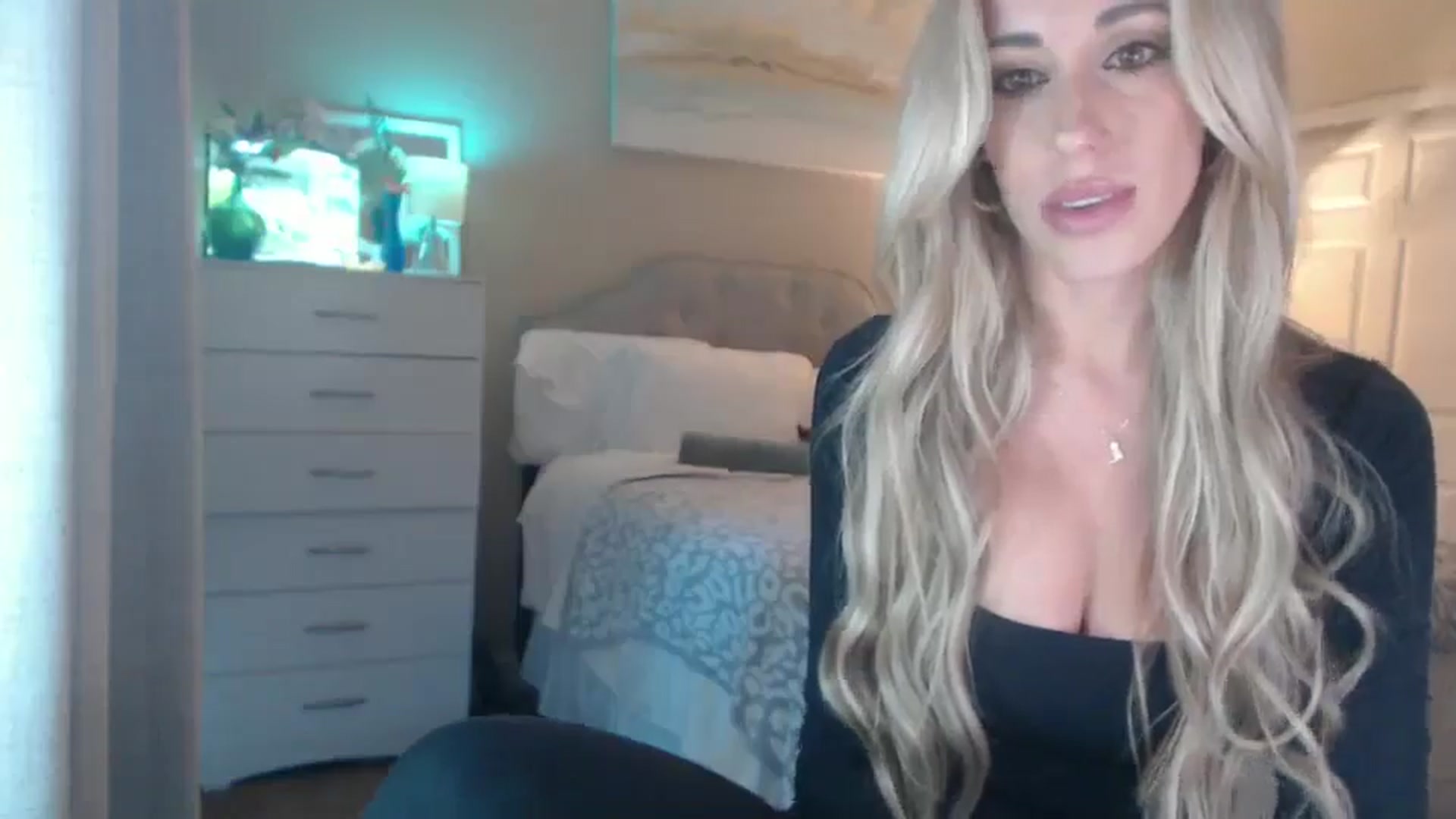 Gallery image thumbnail from Queen_bambii's myfreecams stream on, 10/11/2025, 24:00 image 13 of 20
