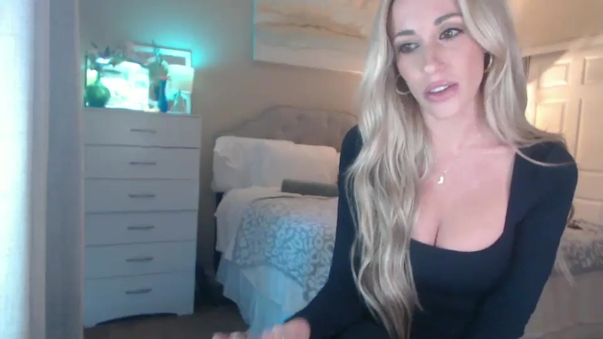 Gallery image thumbnail from Queen_bambii's myfreecams stream on, 10/11/2025, 24:00 image 3 of 20