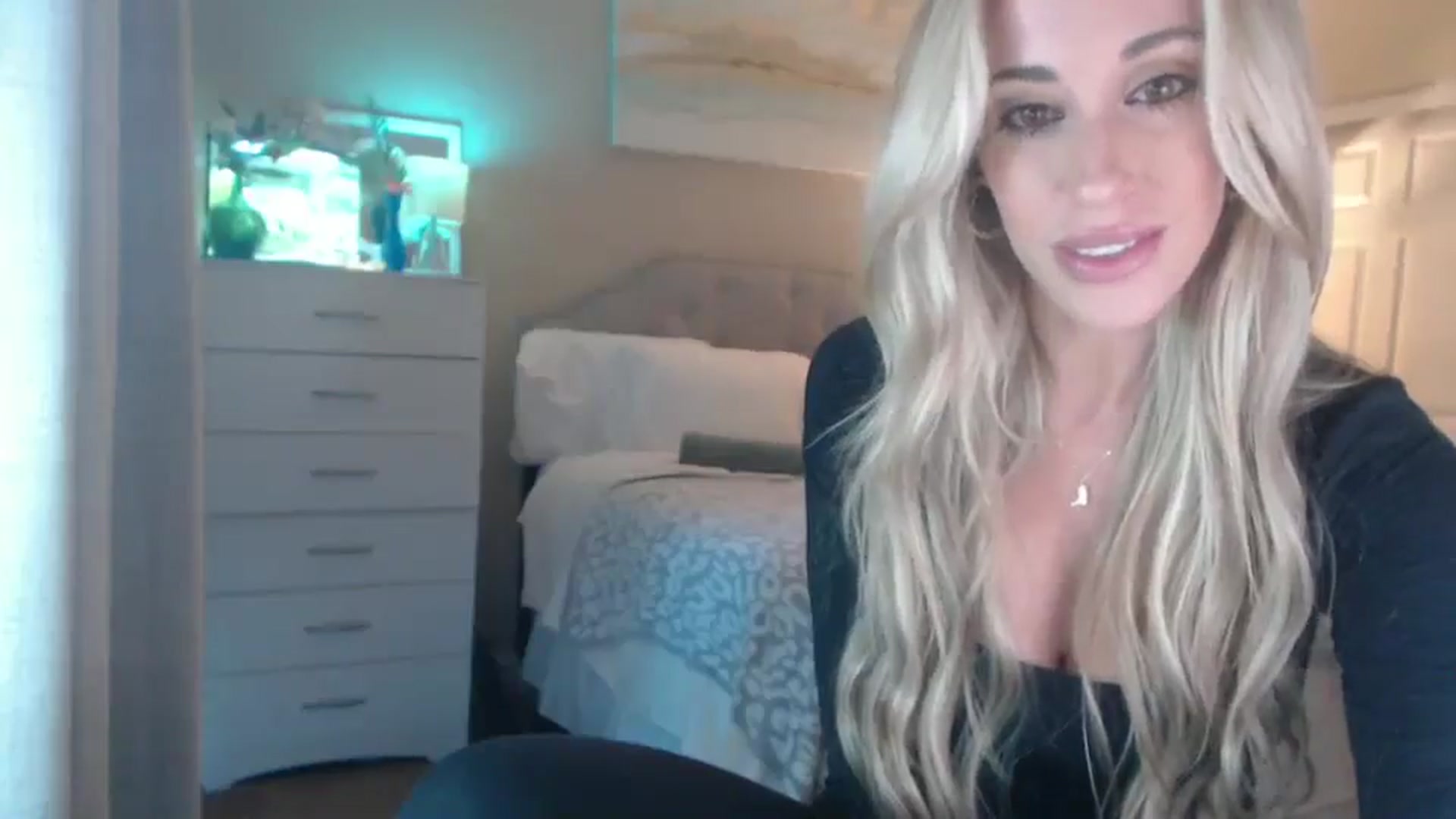 Gallery image thumbnail from Queen_bambii's myfreecams stream on, 10/11/2025, 24:00 image 15 of 20