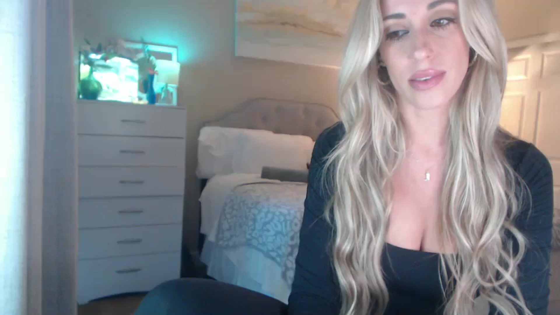 Gallery image thumbnail from Queen_bambii's myfreecams stream on, 10/11/2025, 24:00 image 14 of 20