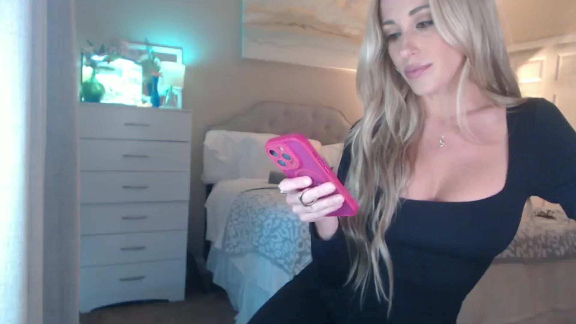 Gallery image thumbnail from Queen_bambii's myfreecams stream on, 10/11/2025, 24:00 image 9 of 20