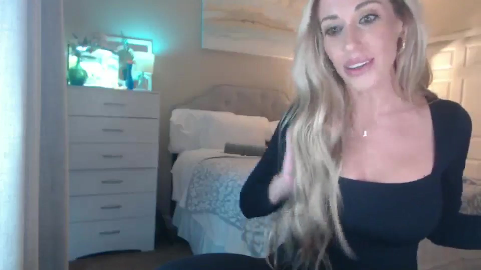 Gallery image thumbnail from Queen_bambii's myfreecams stream on, 10/11/2025, 24:43 image 13 of 20