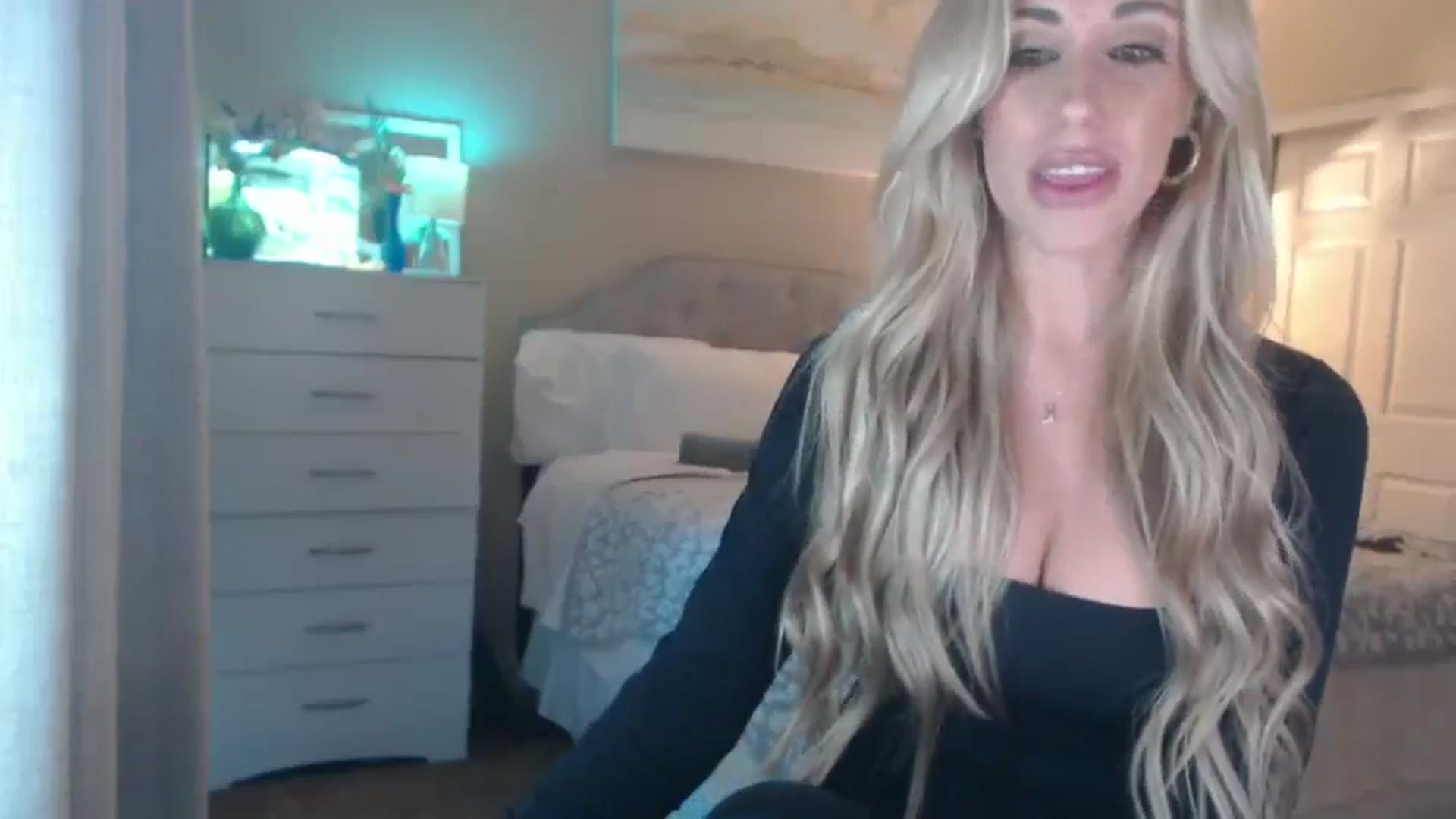 Gallery image thumbnail from Queen_bambii's myfreecams stream on, 10/11/2025, 24:43 image 4 of 20