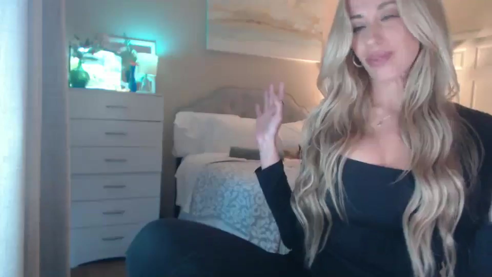 Gallery image thumbnail from Queen_bambii's myfreecams stream on, 10/11/2025, 24:43 image 9 of 20