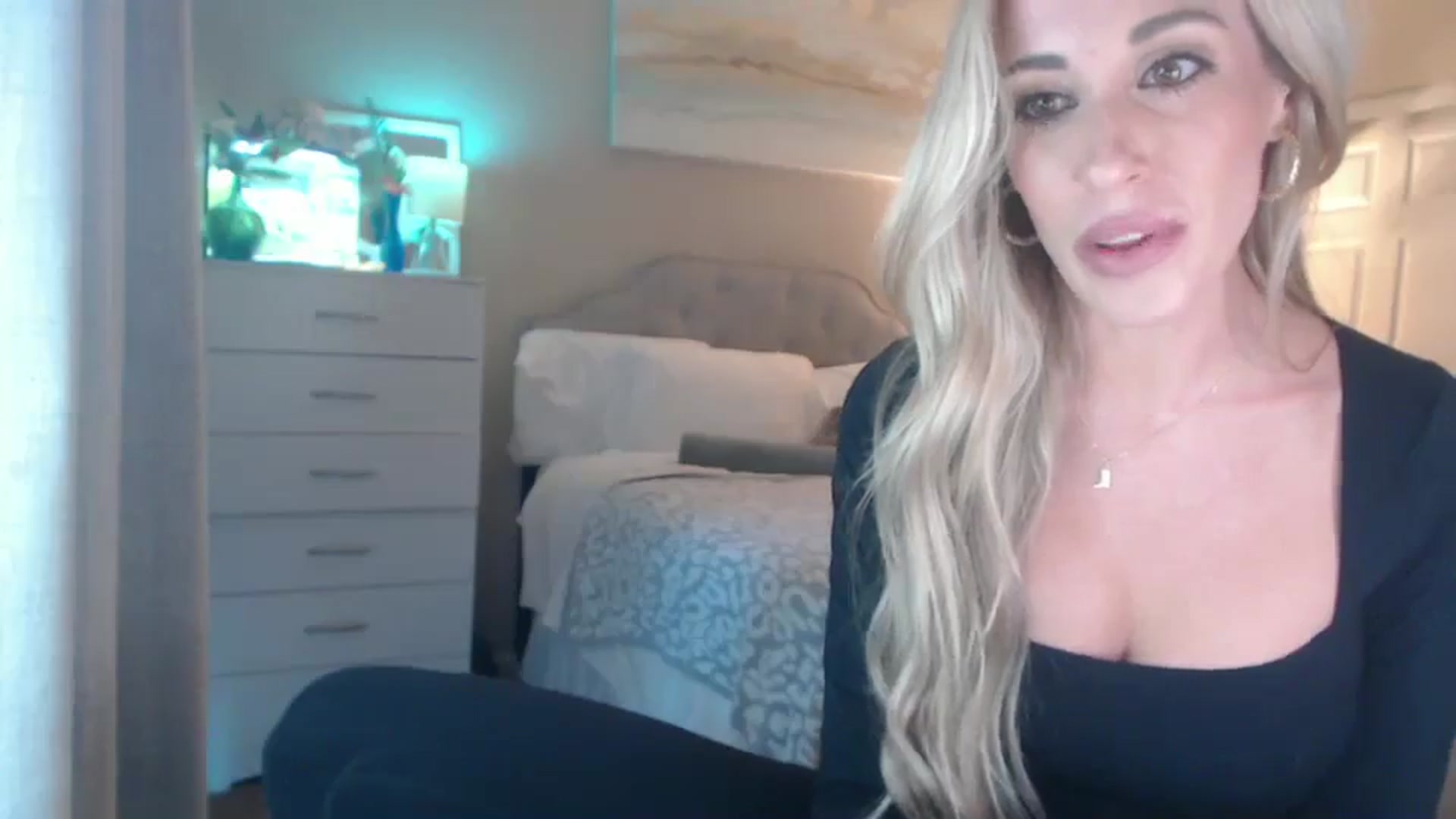 Gallery image thumbnail from Queen_bambii's myfreecams stream on, 10/11/2025, 24:43 image 10 of 20