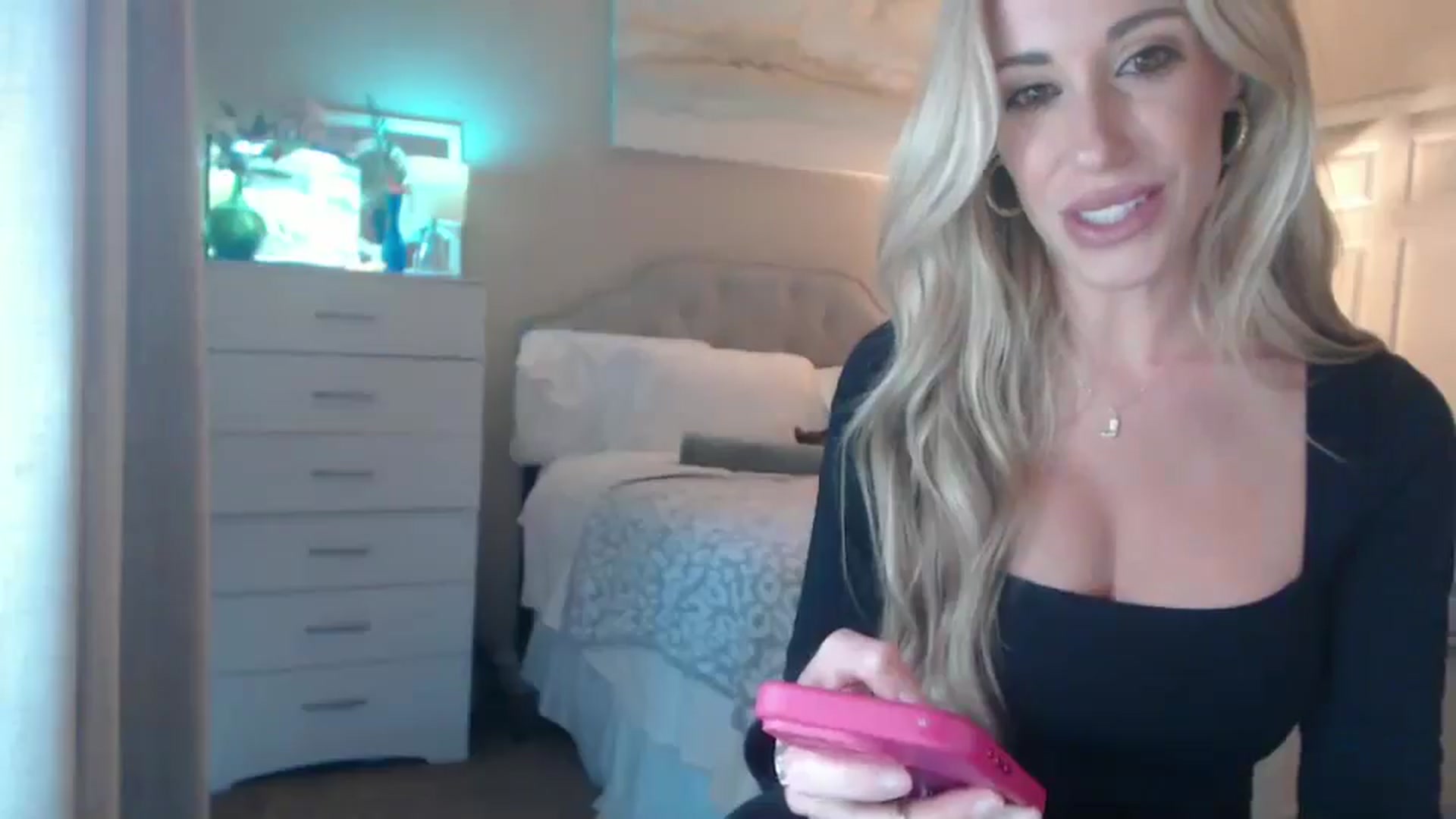 Gallery image thumbnail from Queen_bambii's myfreecams stream on, 10/11/2025, 24:43 image 14 of 20