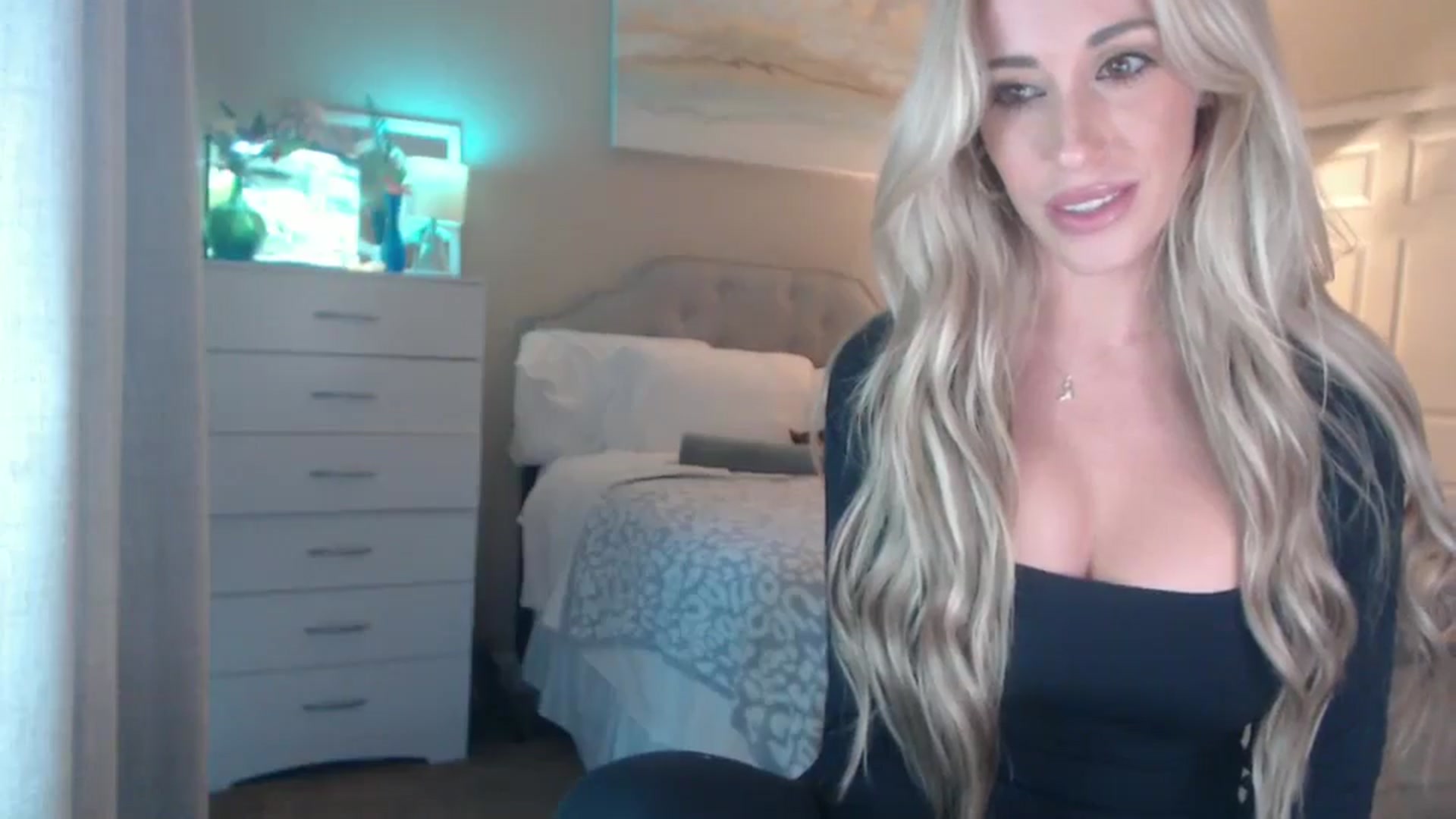Gallery image thumbnail from Queen_bambii's myfreecams stream on, 10/11/2025, 24:43 image 17 of 20
