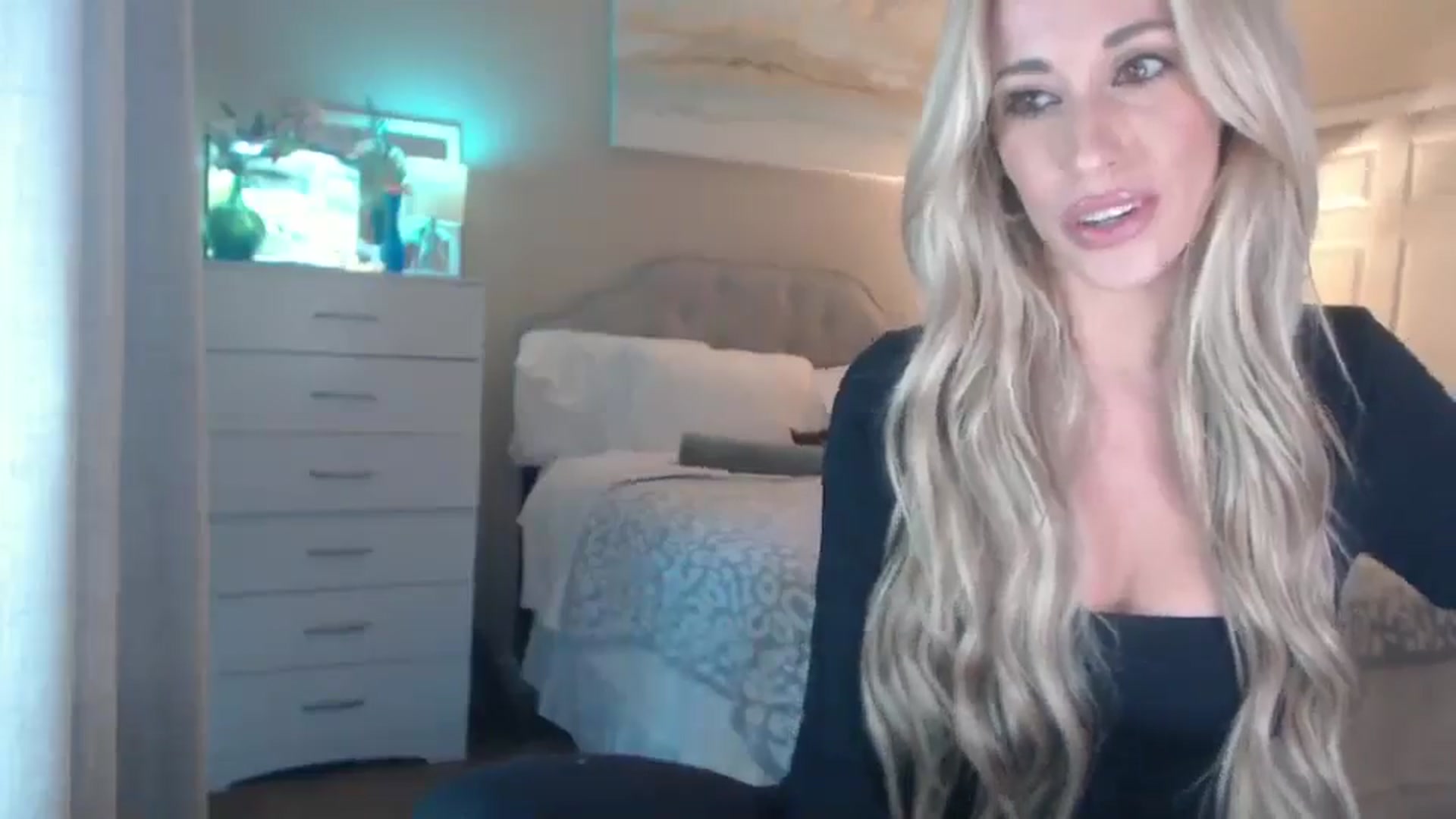 Gallery image thumbnail from Queen_bambii's myfreecams stream on, 10/11/2025, 24:43 image 16 of 20