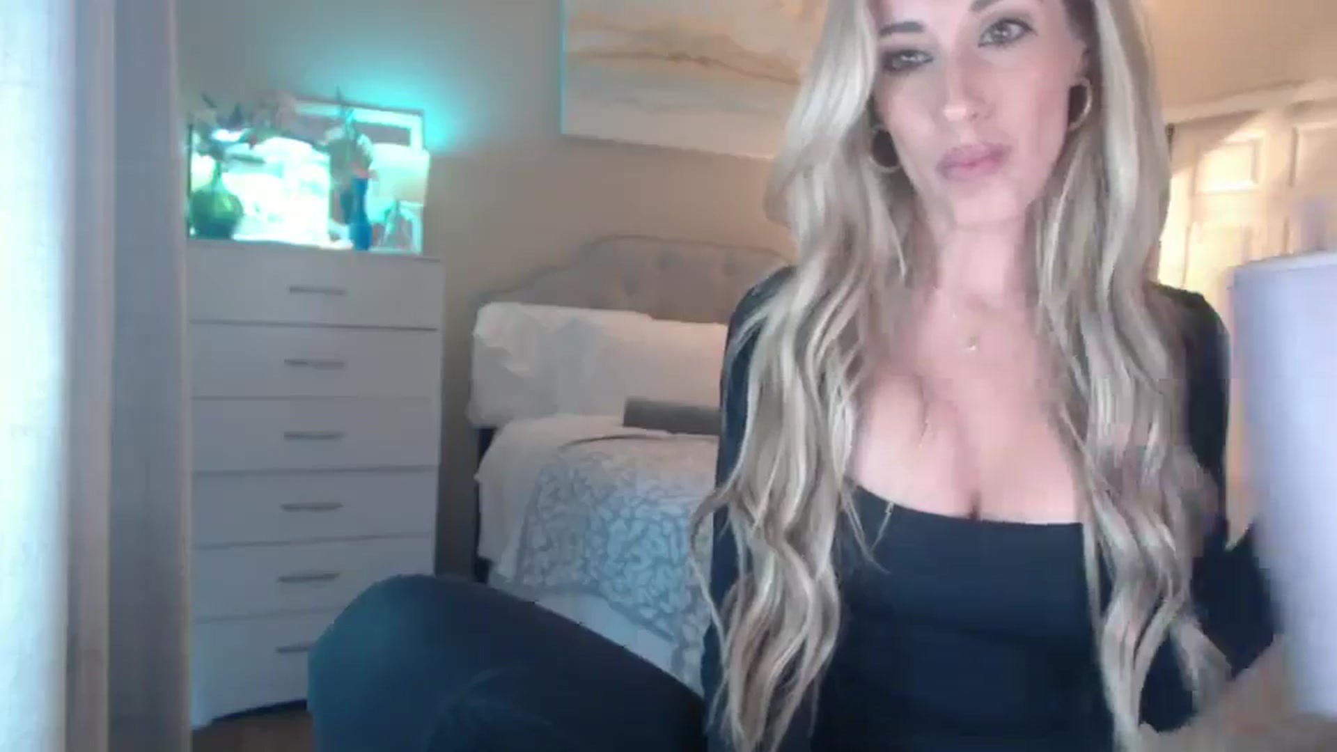 Gallery image thumbnail from Queen_bambii's myfreecams stream on, 10/11/2025, 24:43 image 19 of 20