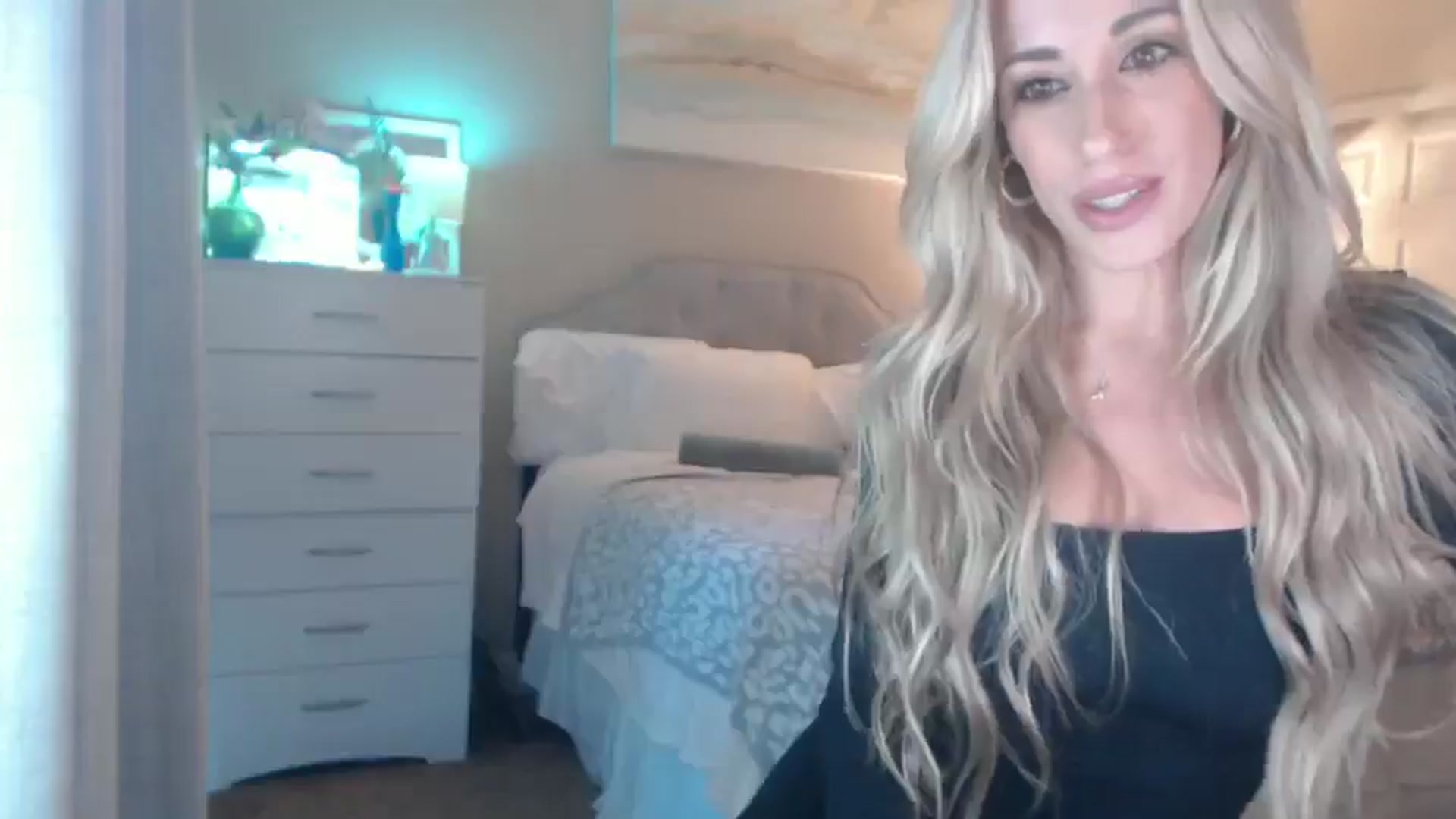 Gallery image thumbnail from Queen_bambii's myfreecams stream on, 10/11/2025, 24:43 image 8 of 20