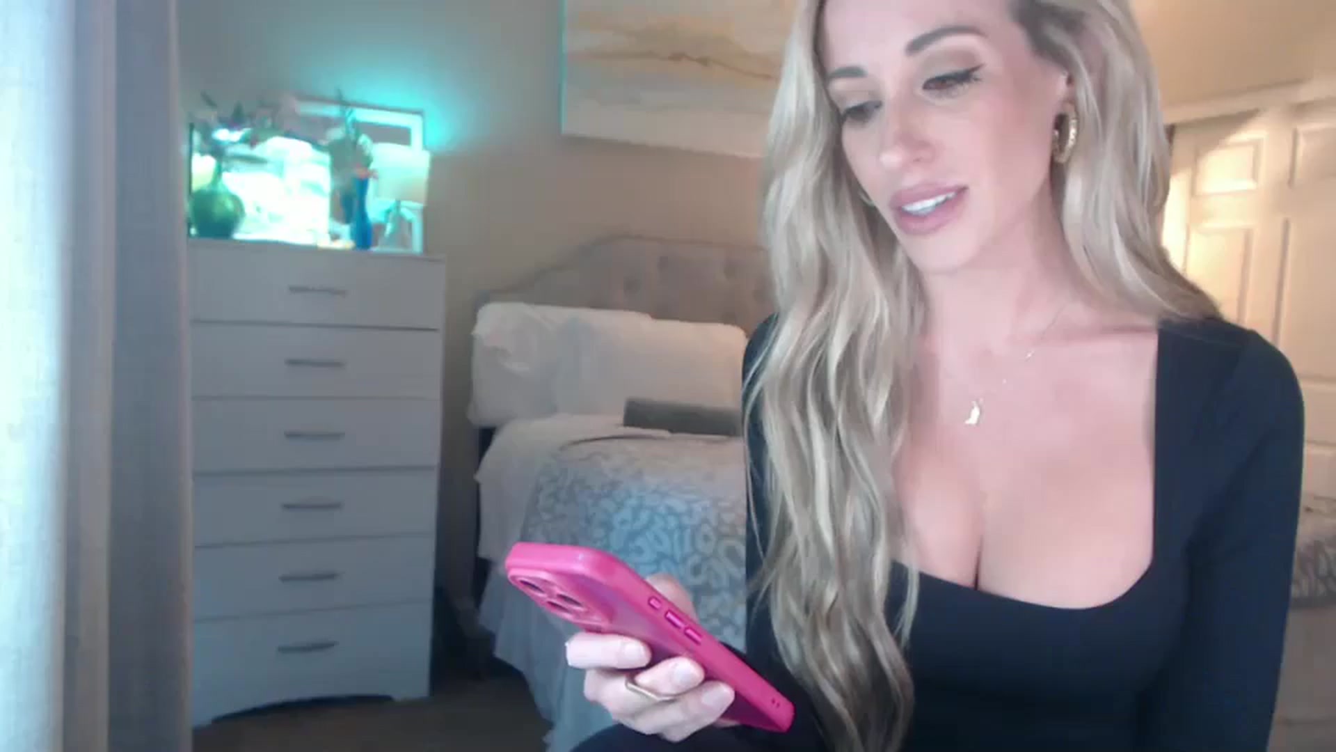 Gallery image thumbnail from Queen_bambii's myfreecams stream on, 10/11/2025, 24:43 image 5 of 20