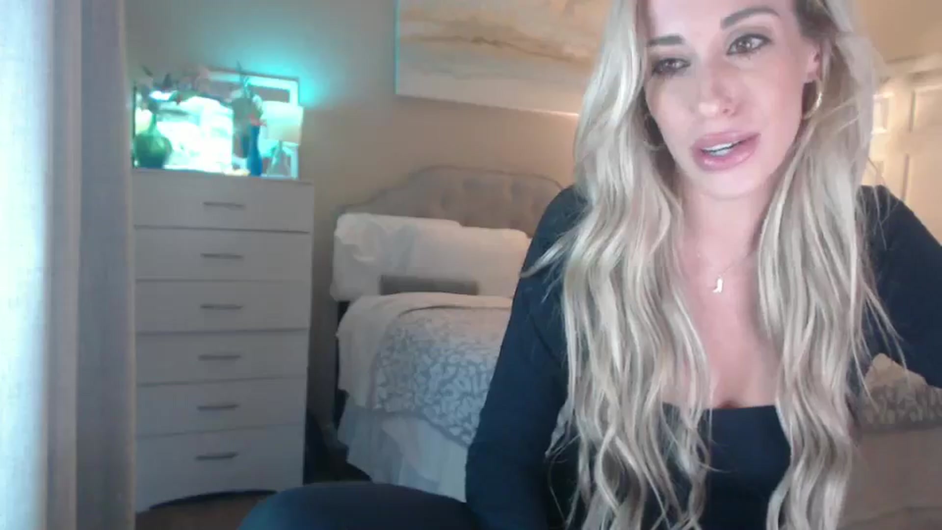 Gallery image thumbnail from Queen_bambii's myfreecams stream on, 10/11/2025, 01:51 image 4 of 20